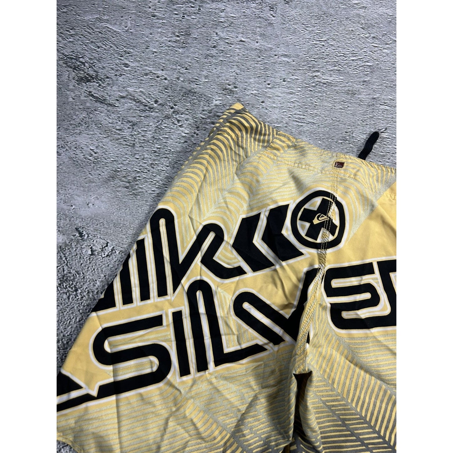 Quiksilver shorts yellow Y2K vintage fullprint graffiti surf