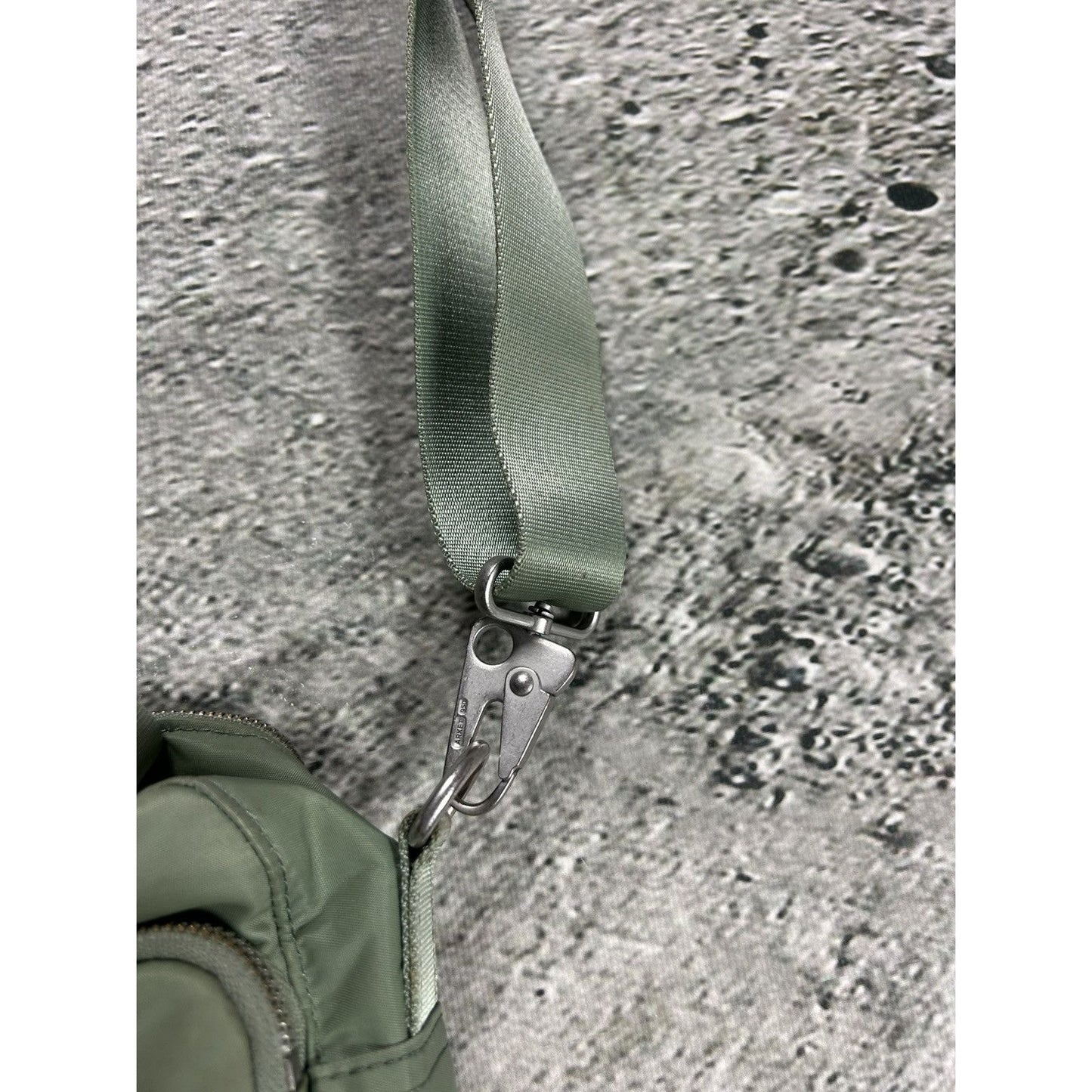 Arket Camera Bag Nylon green