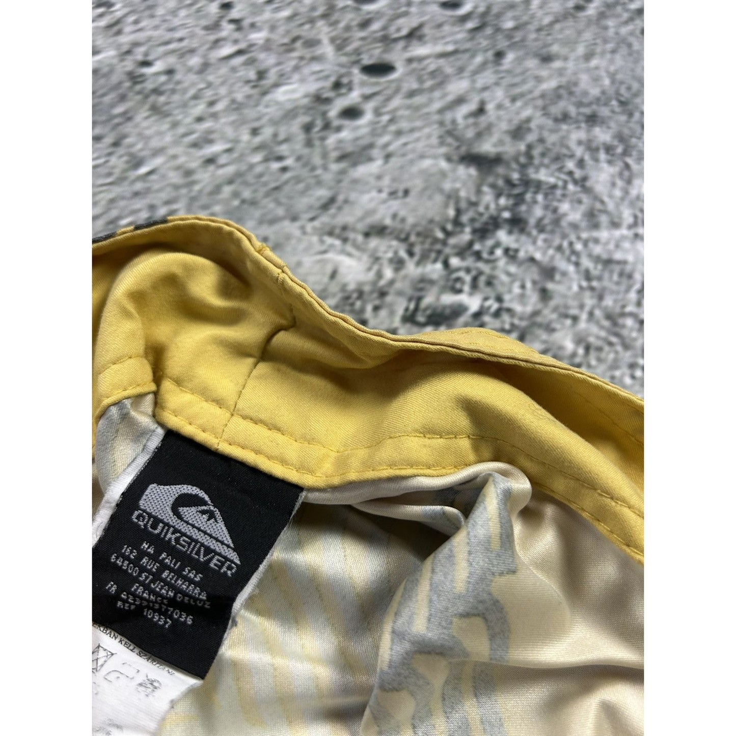 Quiksilver shorts yellow Y2K vintage fullprint graffiti surf