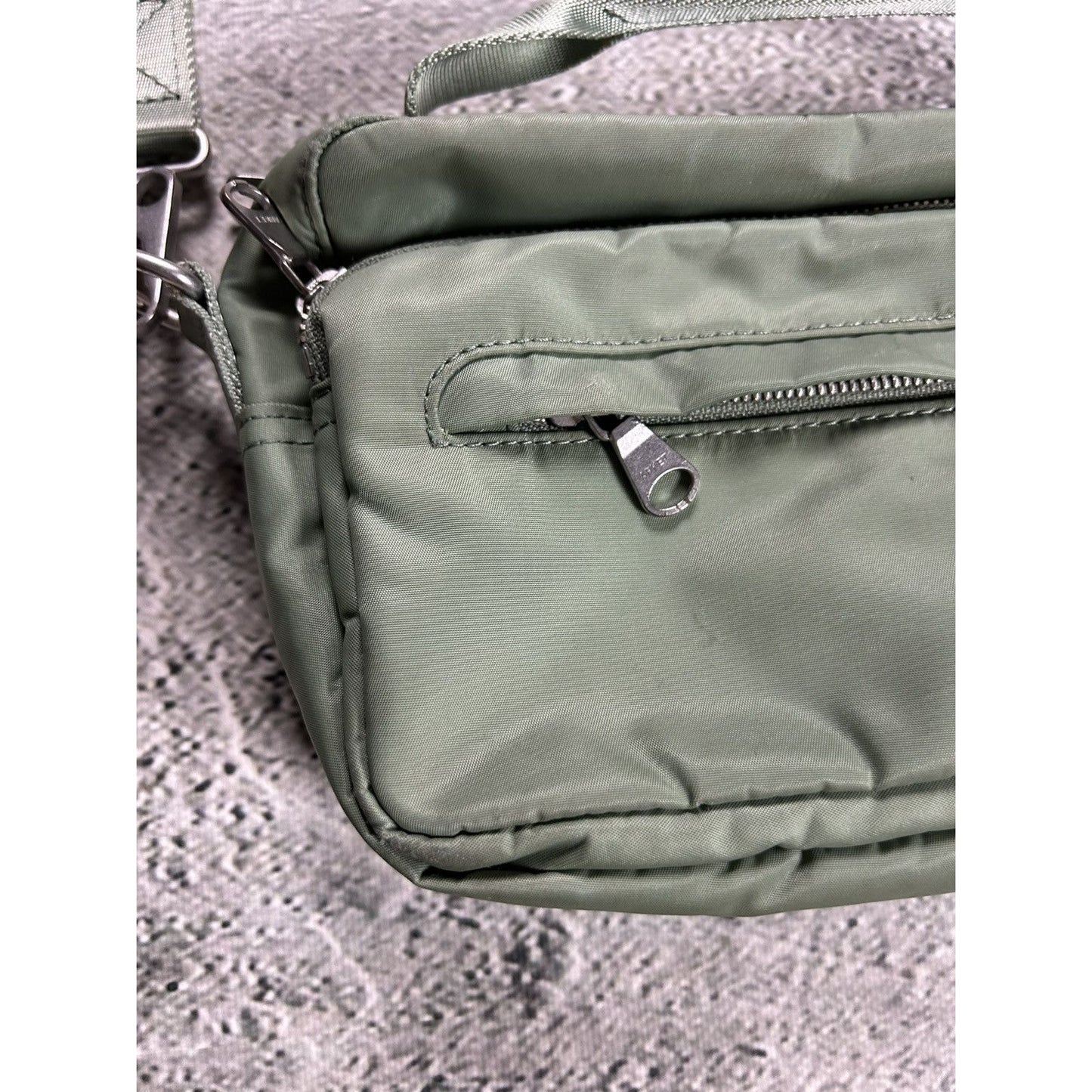 Arket Camera Bag Nylon green