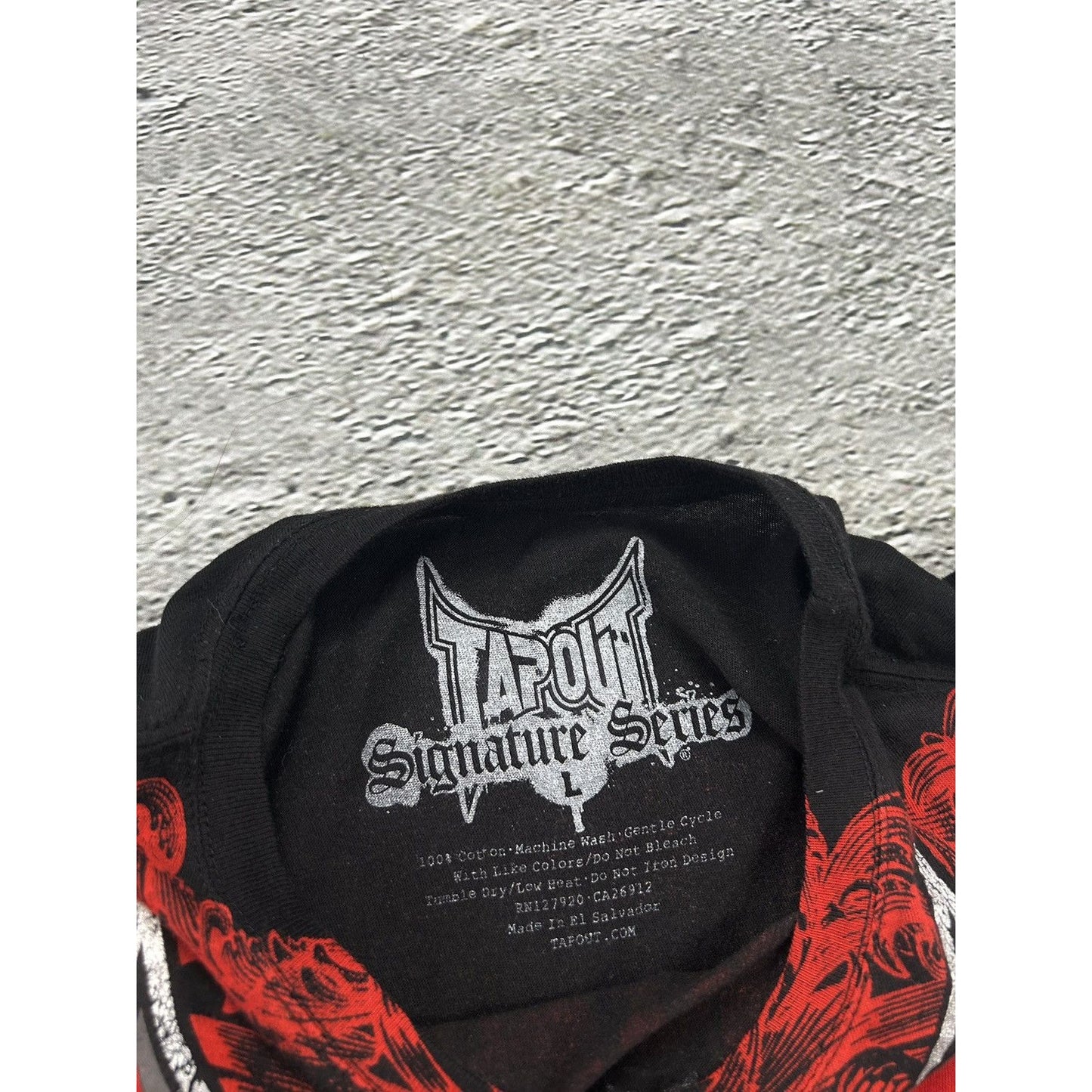 Tapout Vintage Y2K T-shirt big logo black red