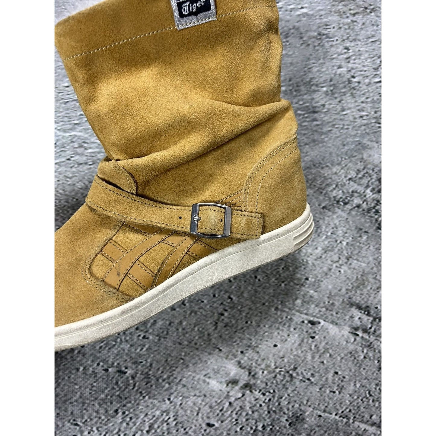 Onitsuka Tiger boots fur winter beige