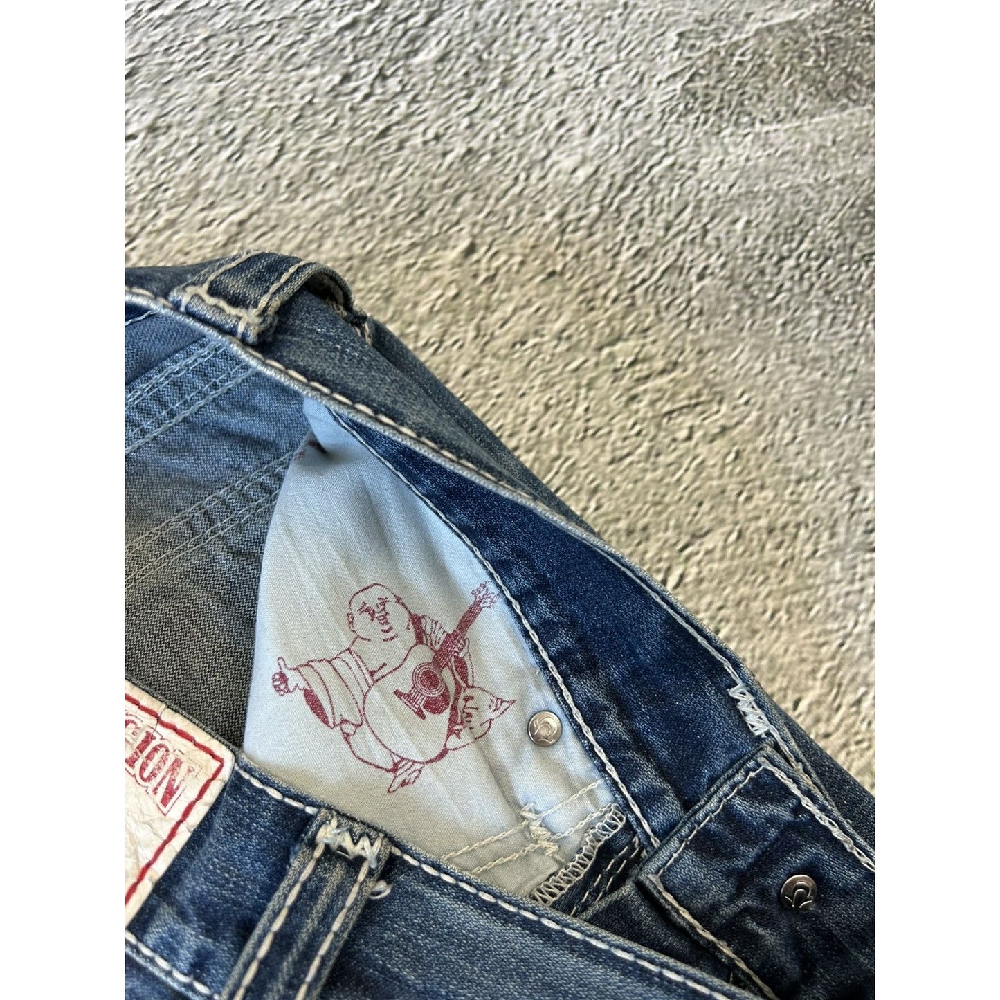 True Religion blue jeans white thick stitching Ricky Big QT