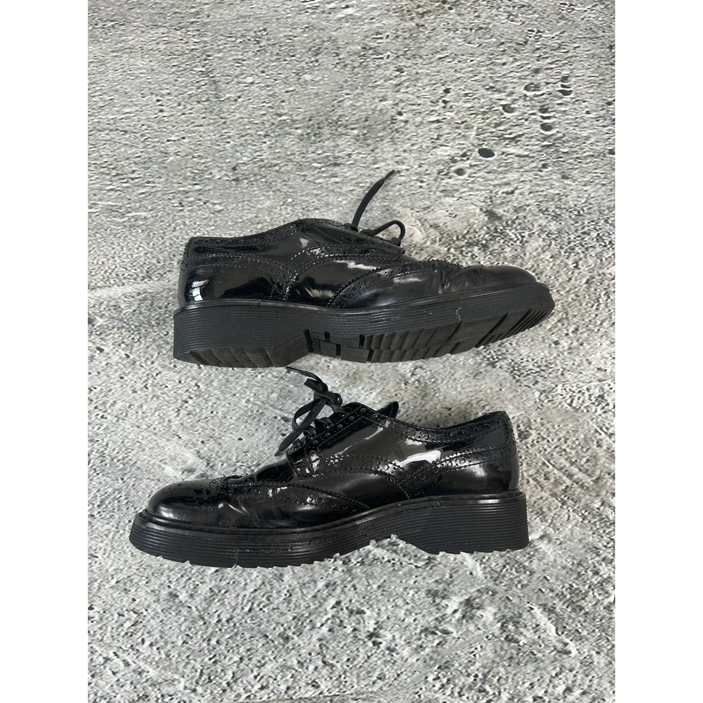 Prada Wingtip Patent Brogue Oxfords Black 38,5 Red Tab