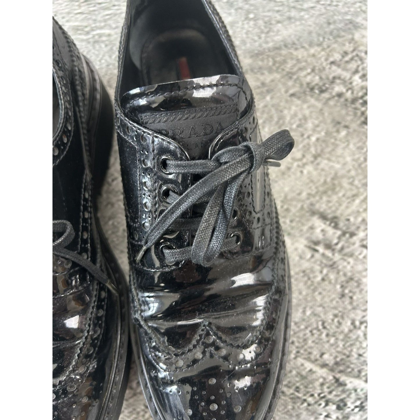 Prada Wingtip Patent Brogue Oxfords Black 38,5 Red Tab