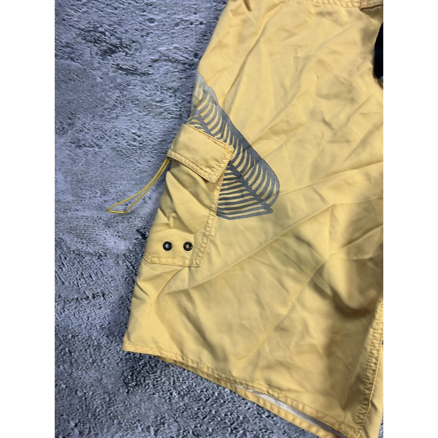 Quiksilver shorts yellow Y2K vintage fullprint graffiti surf