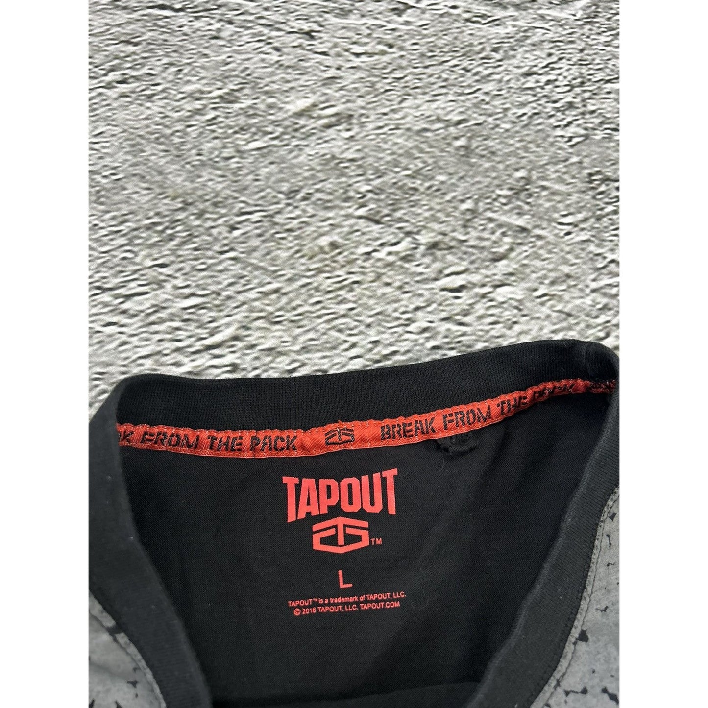 Tapout Vintage Y2K T-shirt big logo black red
