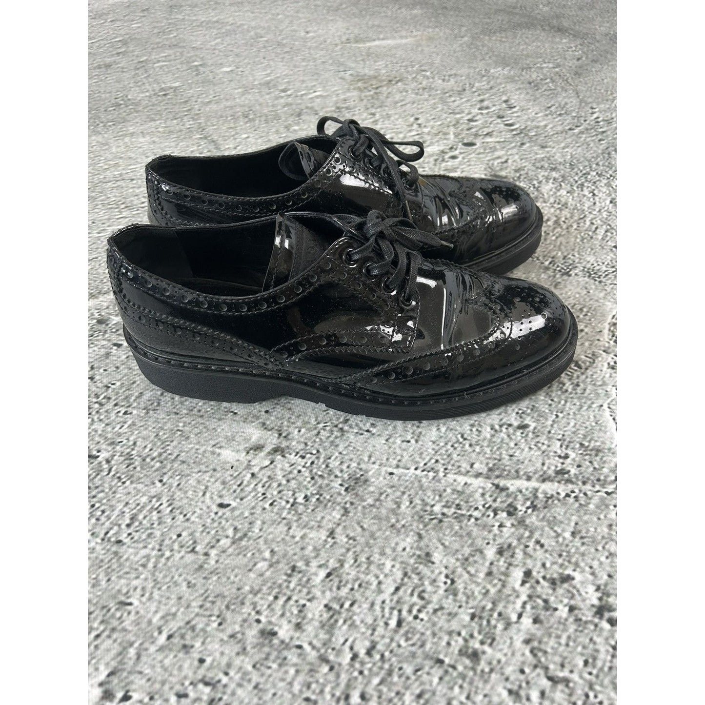 Prada Wingtip Patent Brogue Oxfords Black 38,5 Red Tab
