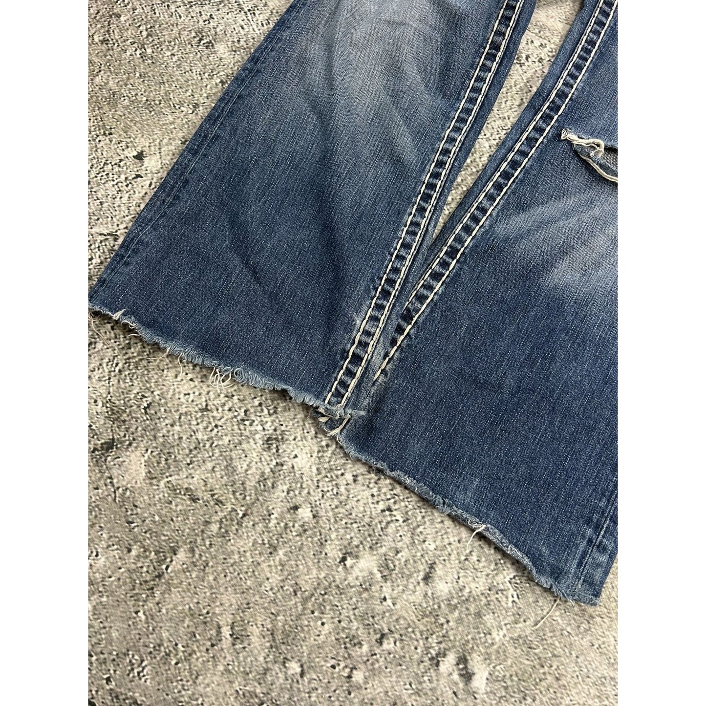 True Religion blue jeans white thick stitching Billy Super T
