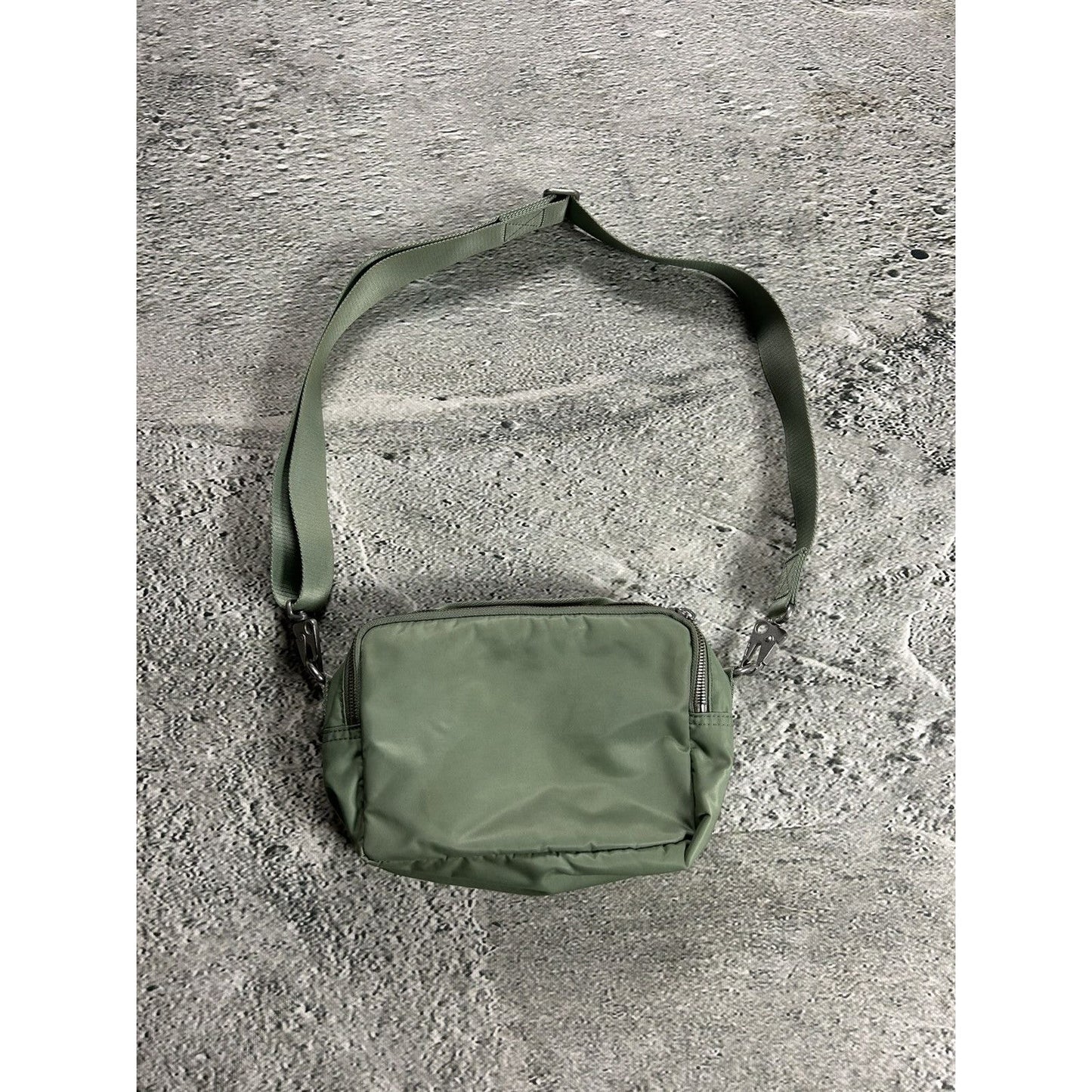 Arket Camera Bag Nylon green