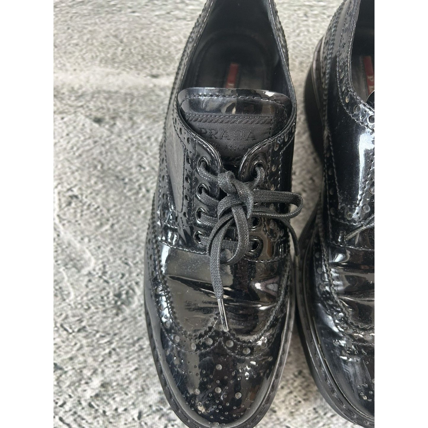 Prada Wingtip Patent Brogue Oxfords Black 38,5 Red Tab