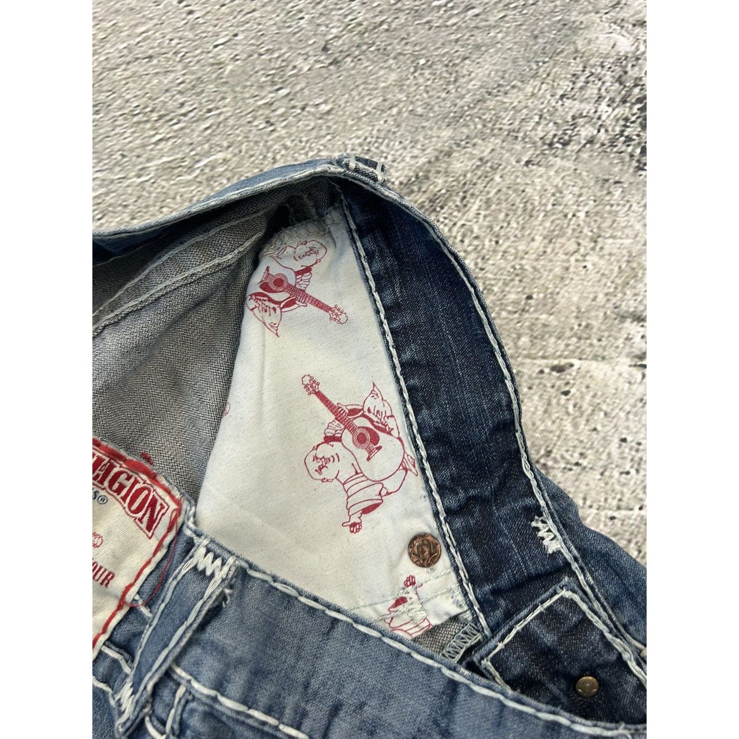 True Religion blue washed jeans white thick stitching Y2K