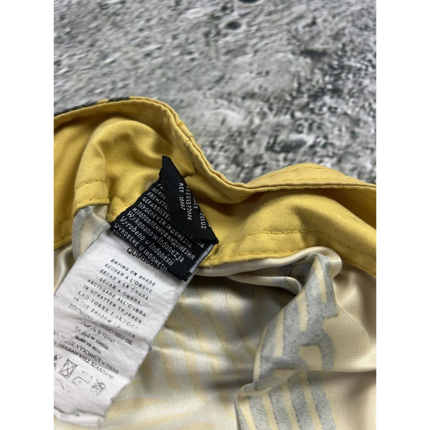 Quiksilver shorts yellow Y2K vintage fullprint graffiti surf