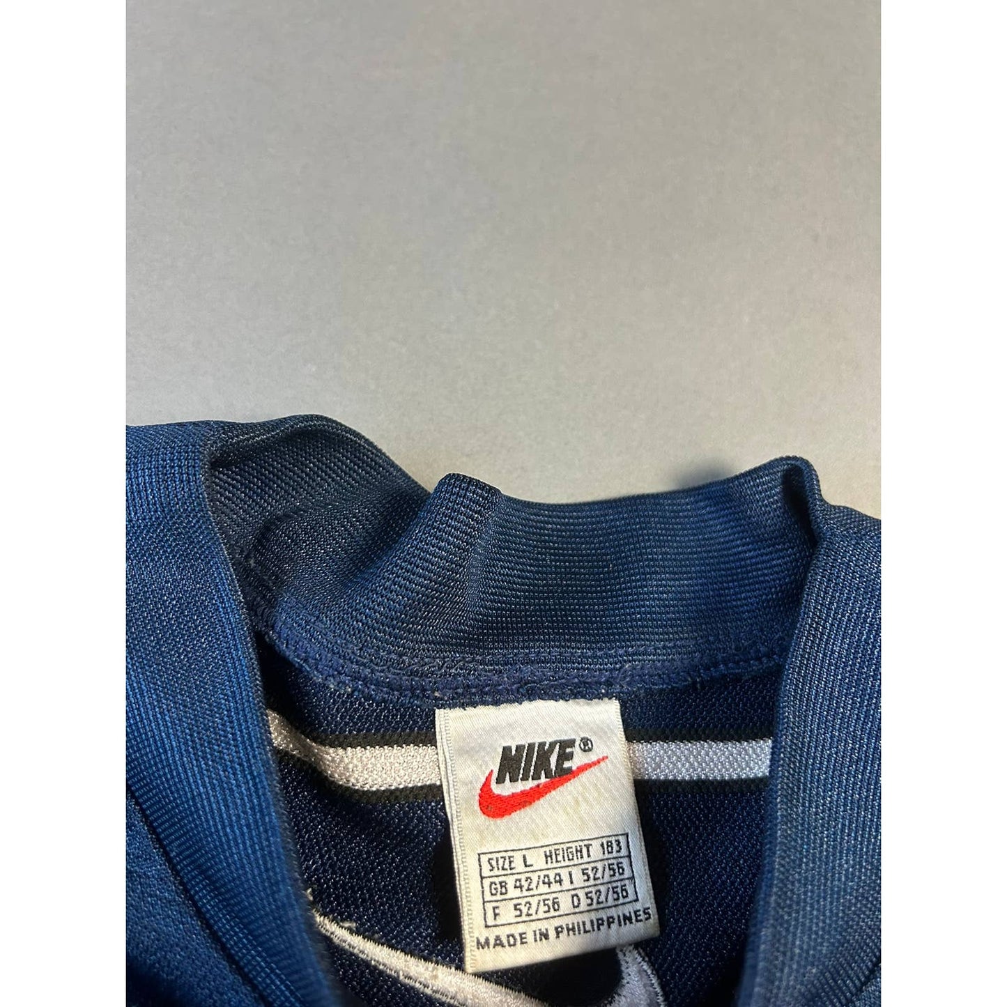 Nike big swoosh striped t-shirt vintage 90s navy