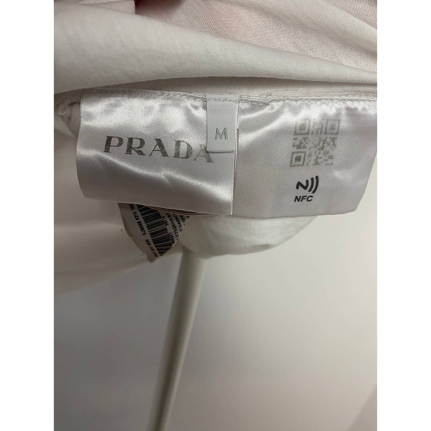 Prada t-shirt small logo red white