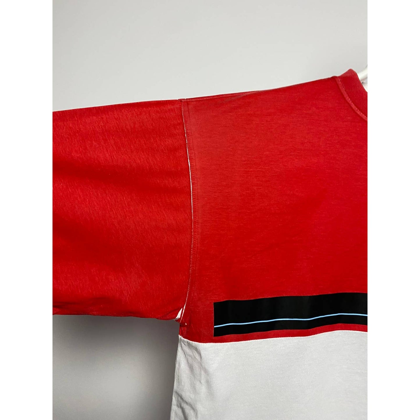 Prada t-shirt small logo red white