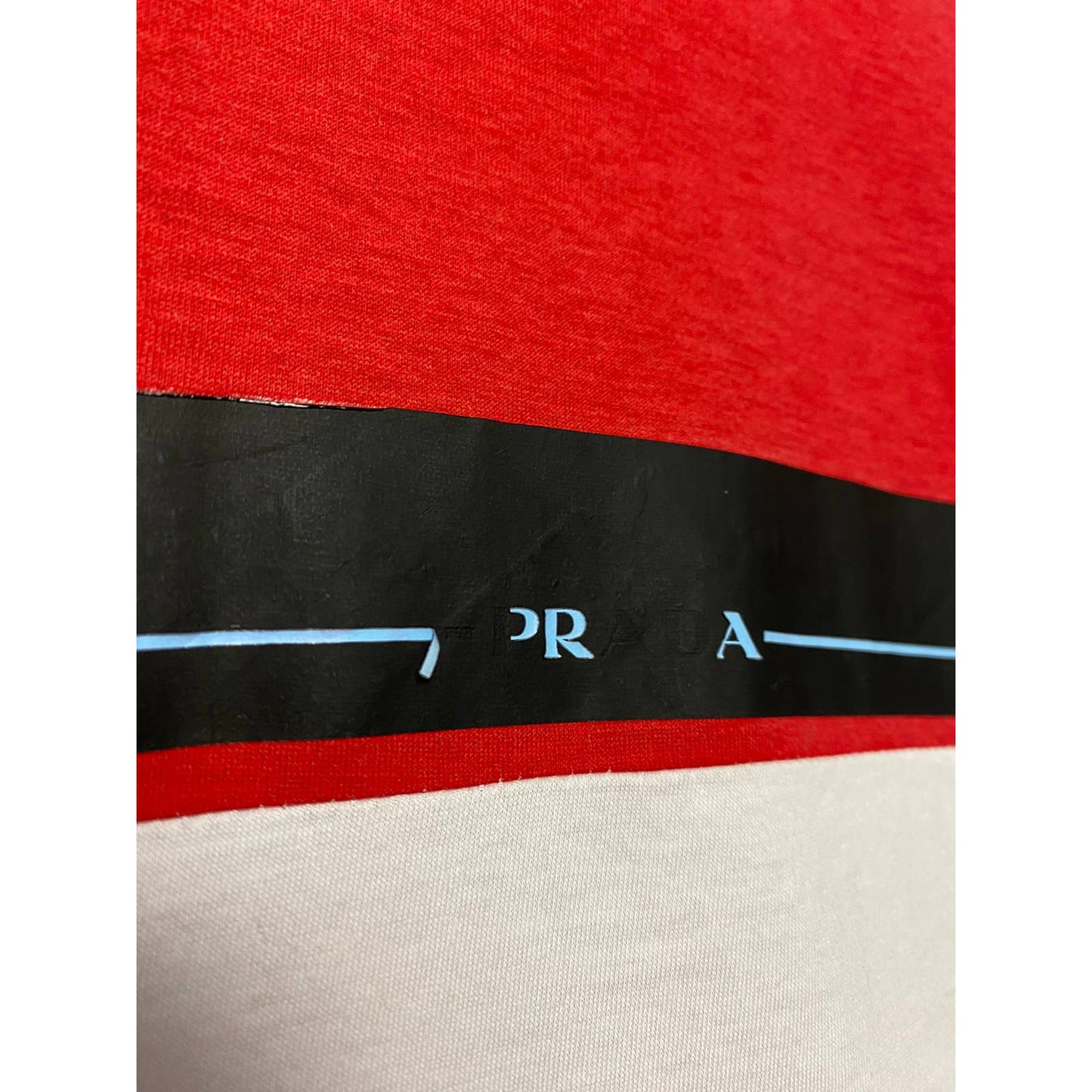 Prada t-shirt small logo red white