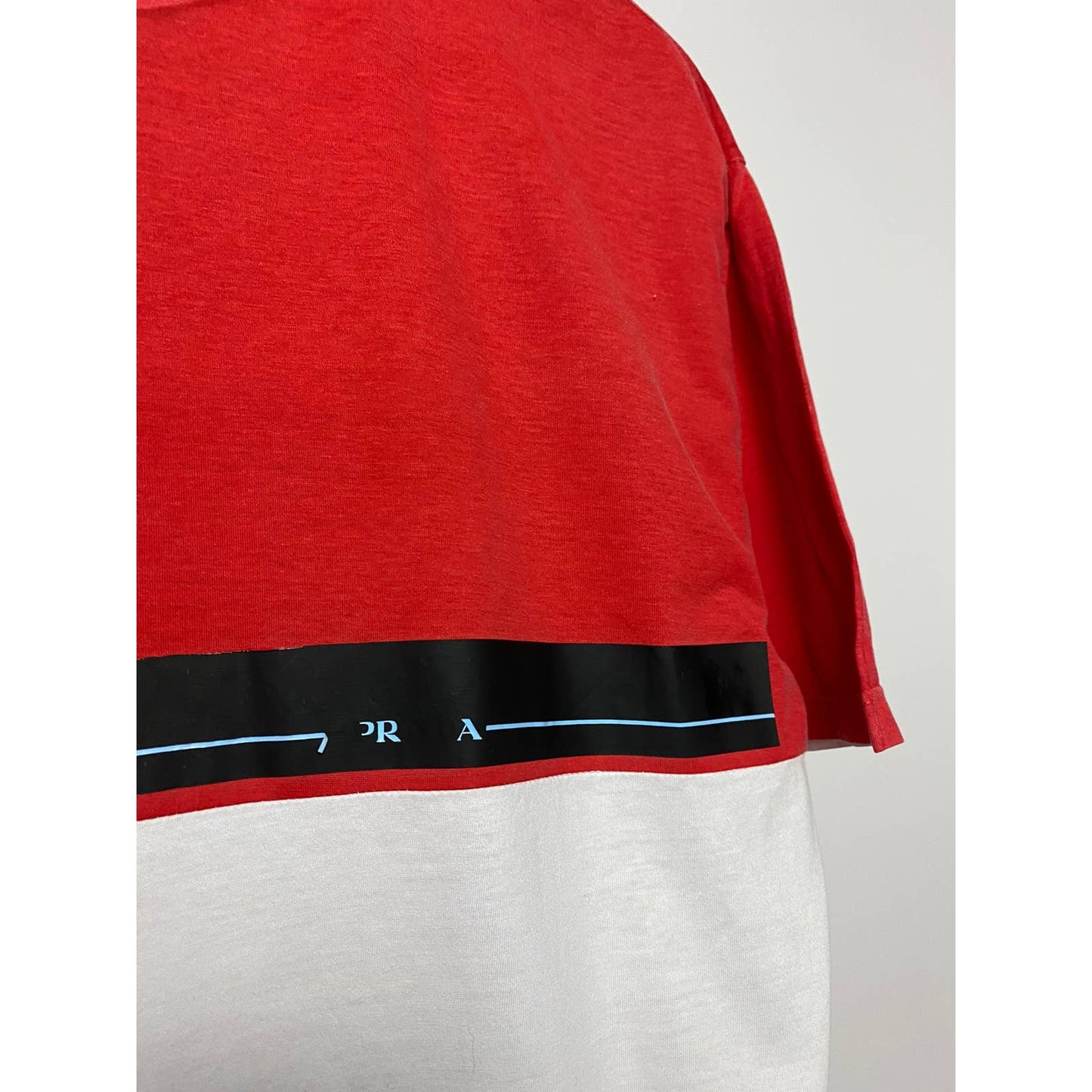 Prada t-shirt small logo red white