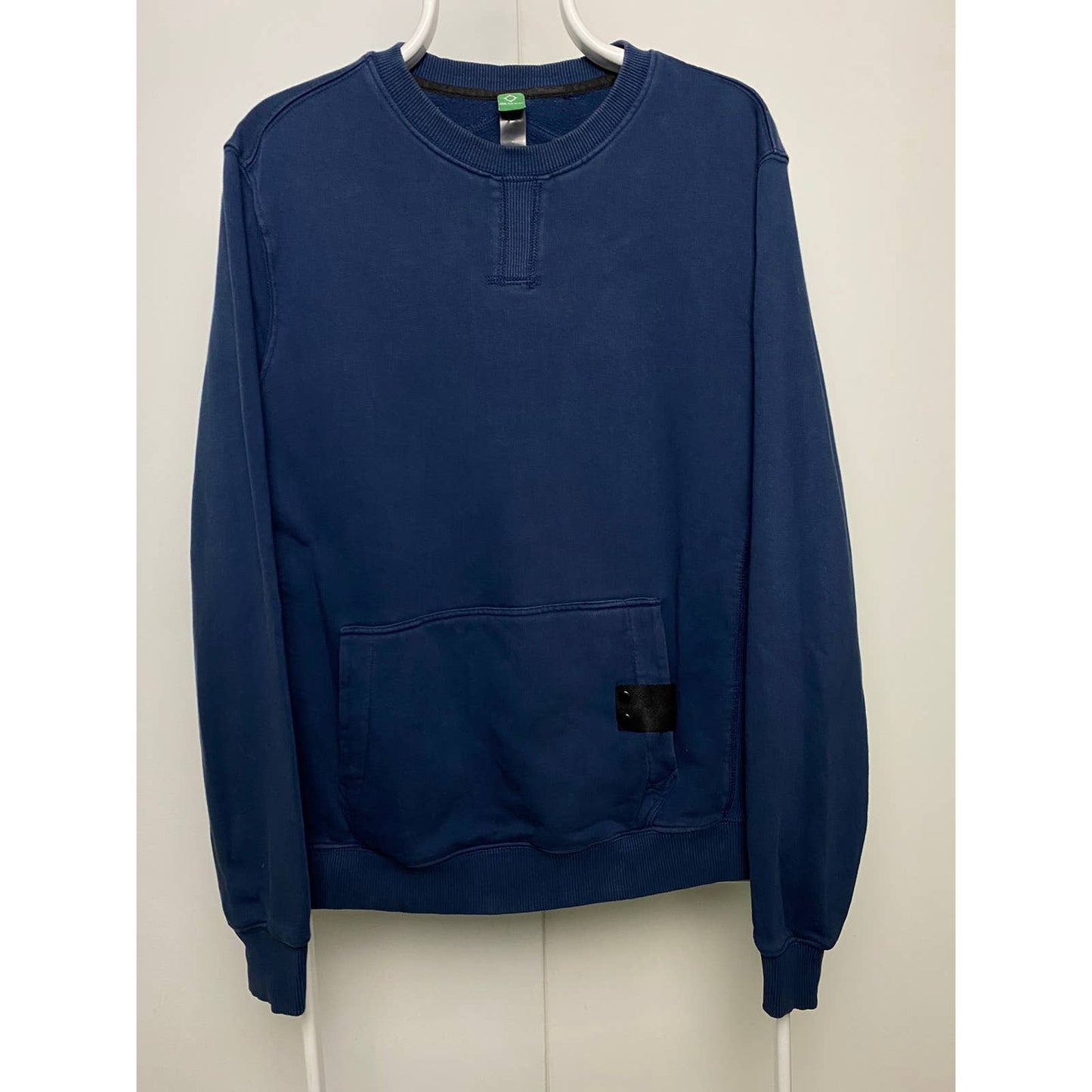 Mastrum sweatshirt navy with the badge
