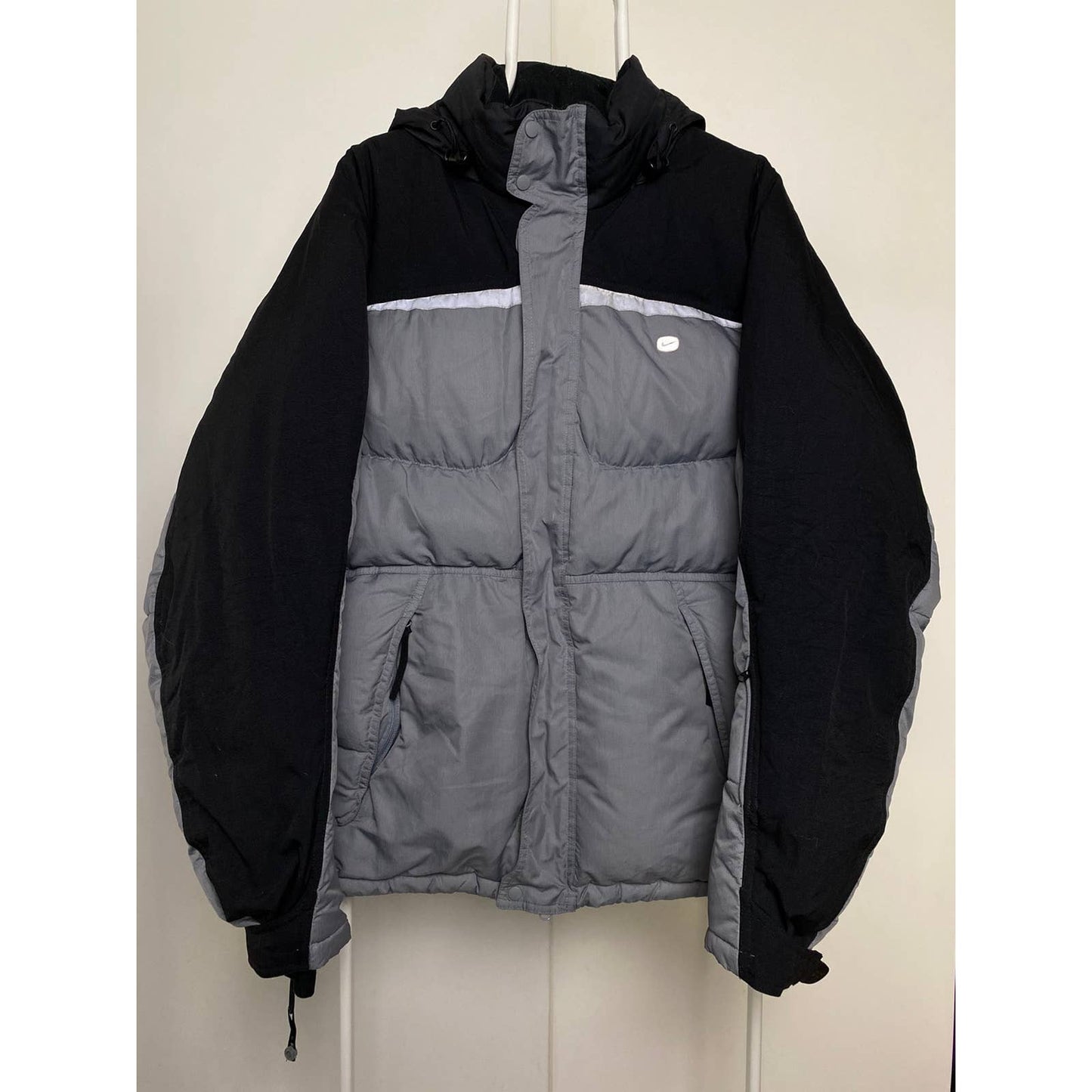 Nike vintage grey / black puffer jacket small hex logo 2000s
