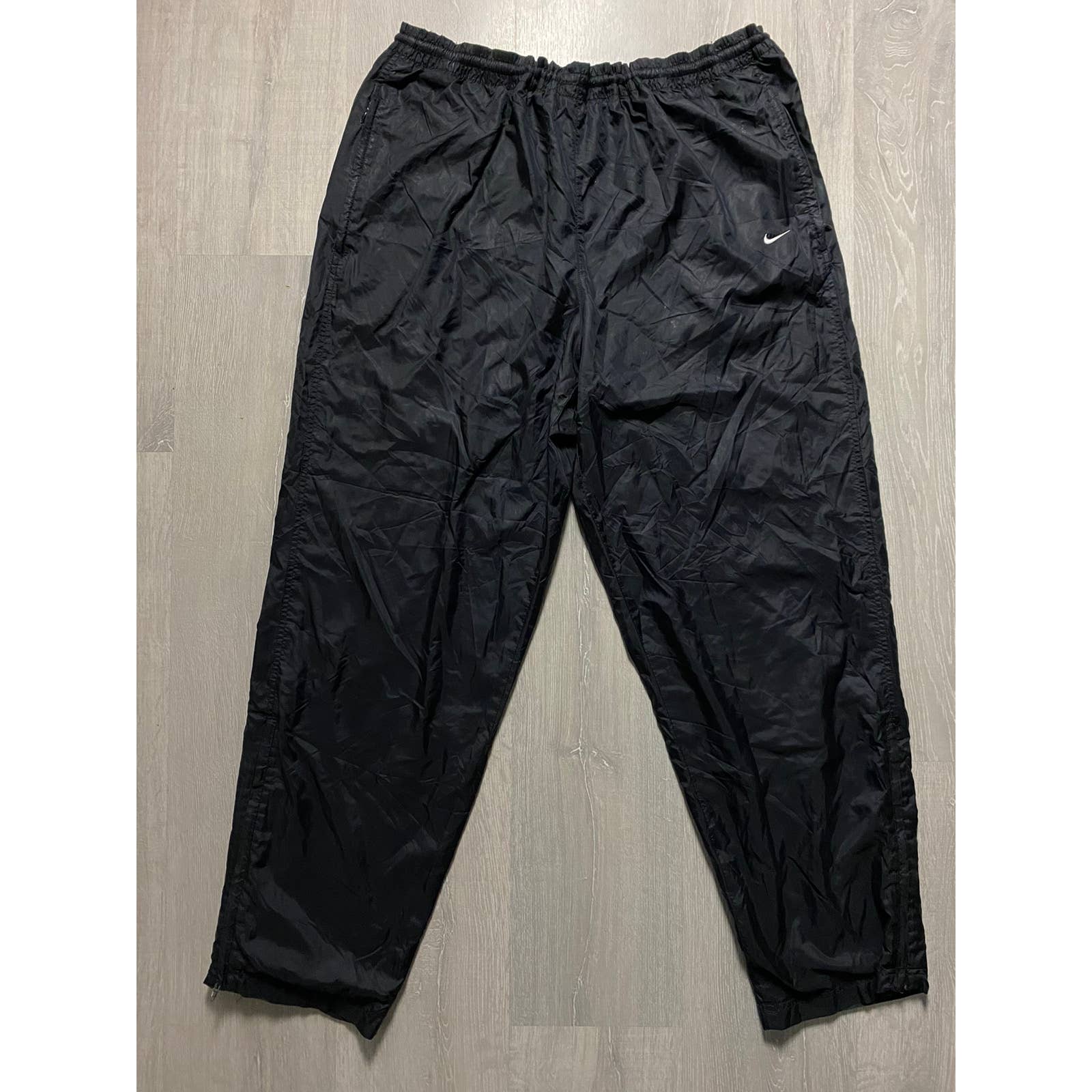 Nike vintage black track pants small swoosh 2000s parachute – Refitted
