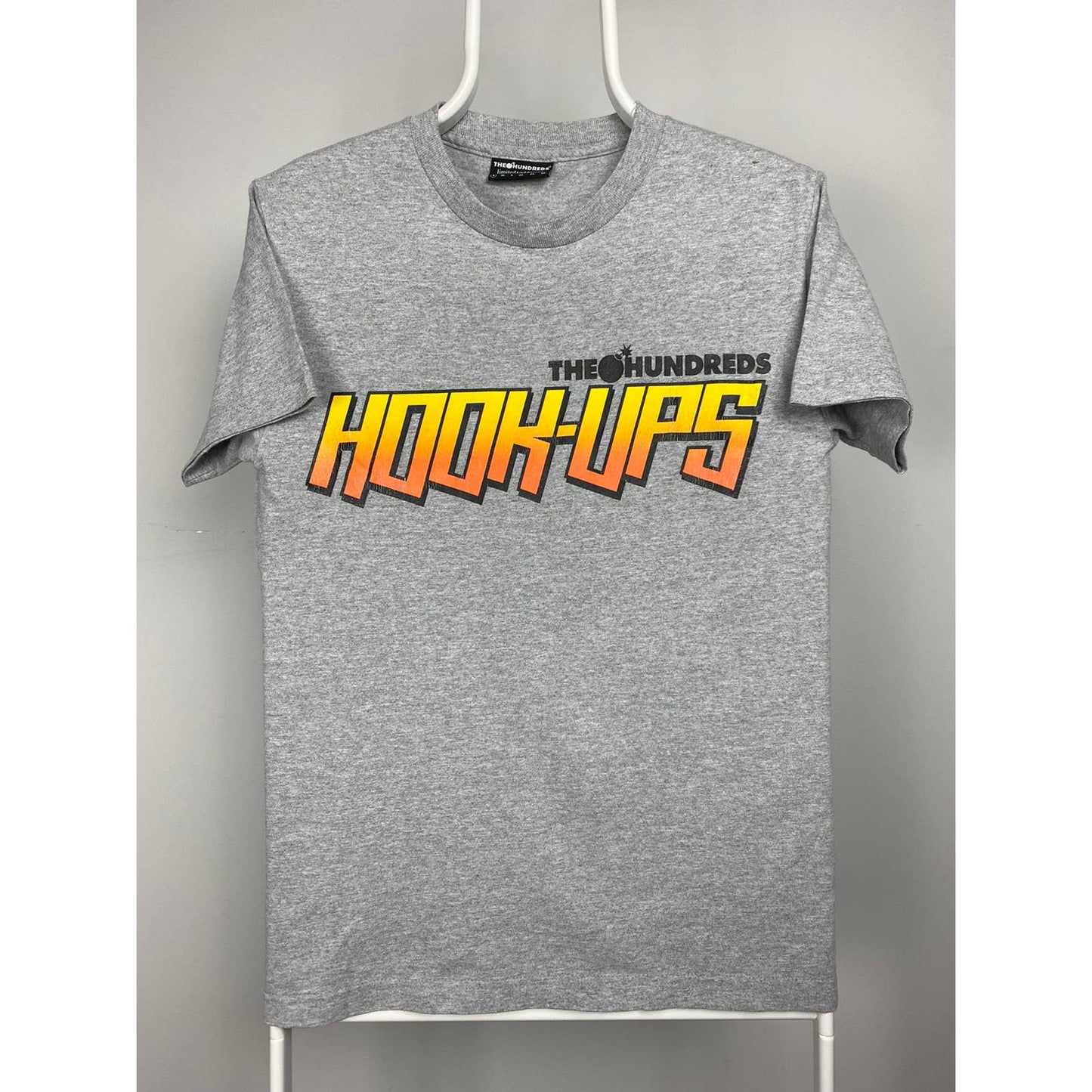 Hookups x The Hundreds spell out T-shirt grey skate