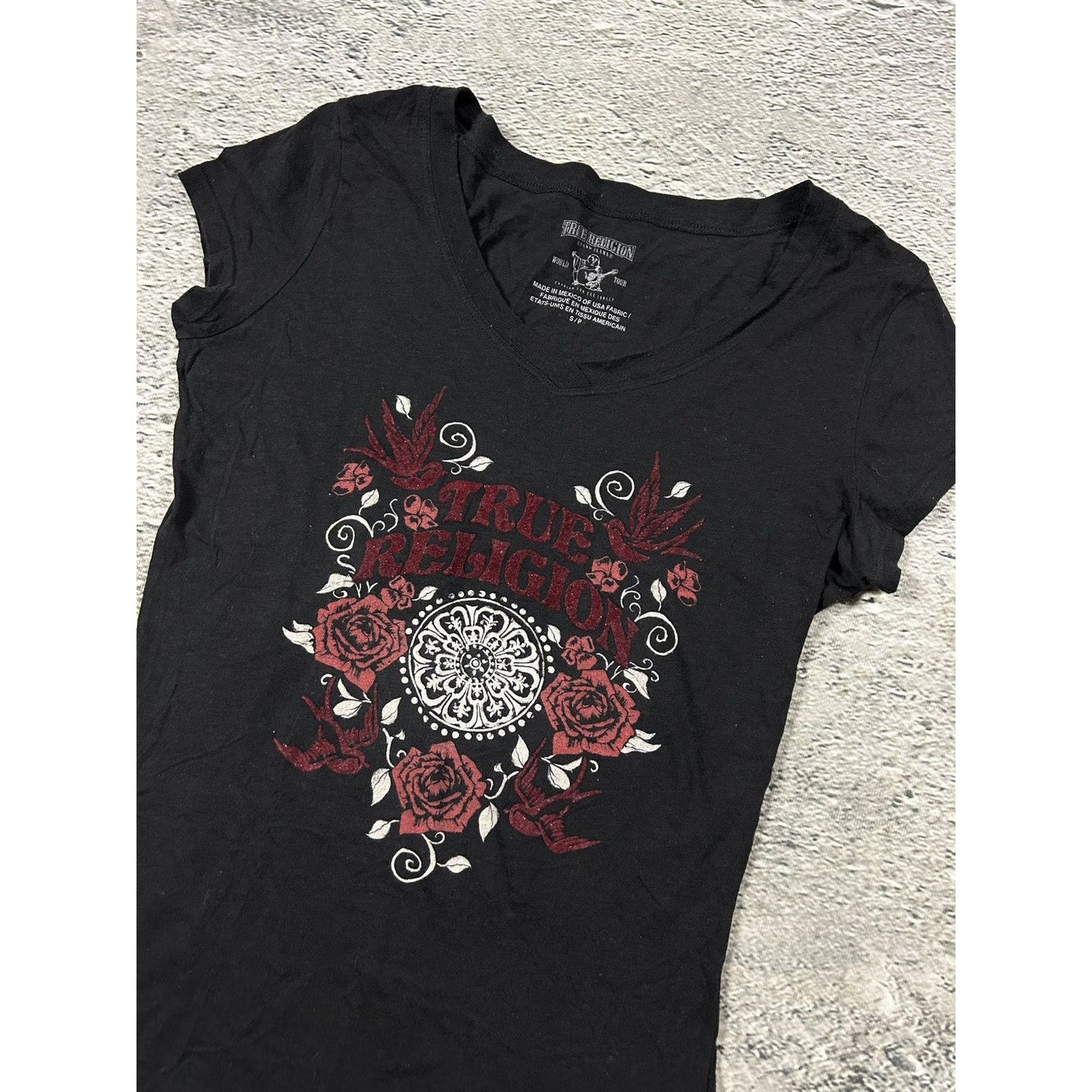 True Religion Rose T-shirt logo Red Black V-Neck cropped