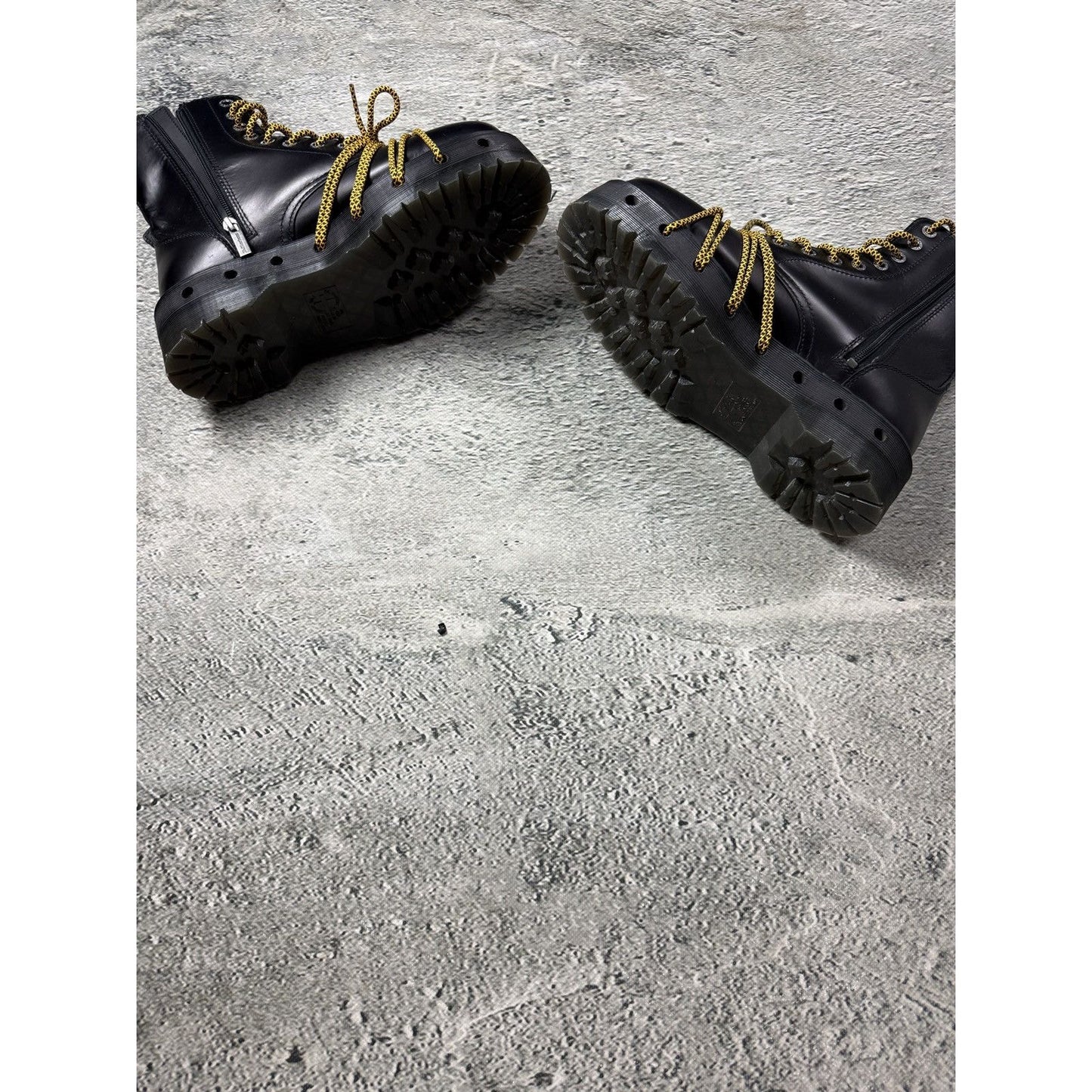 Dr. Martens Doc JADON XL LEATHER PLATFORM BOOTS
