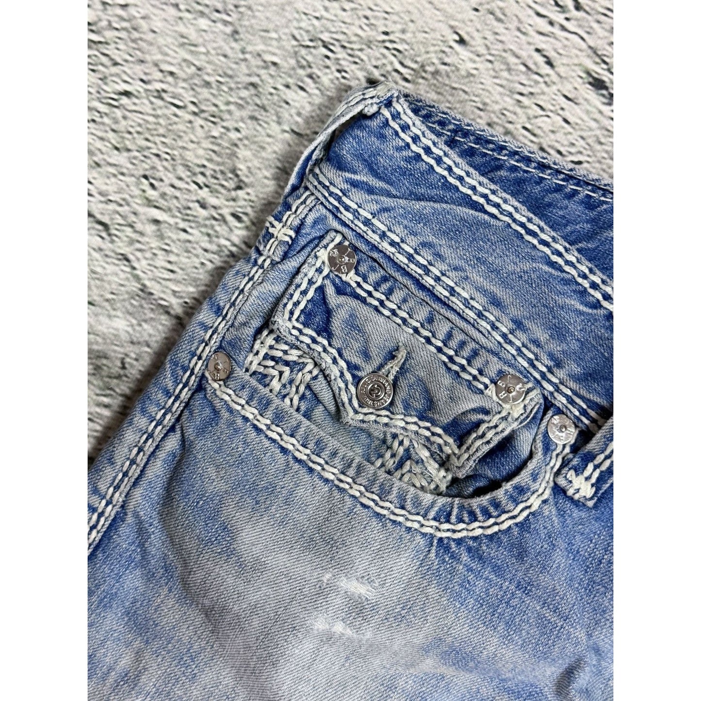 True Religion jeans straight baby blue Mega T white stitch