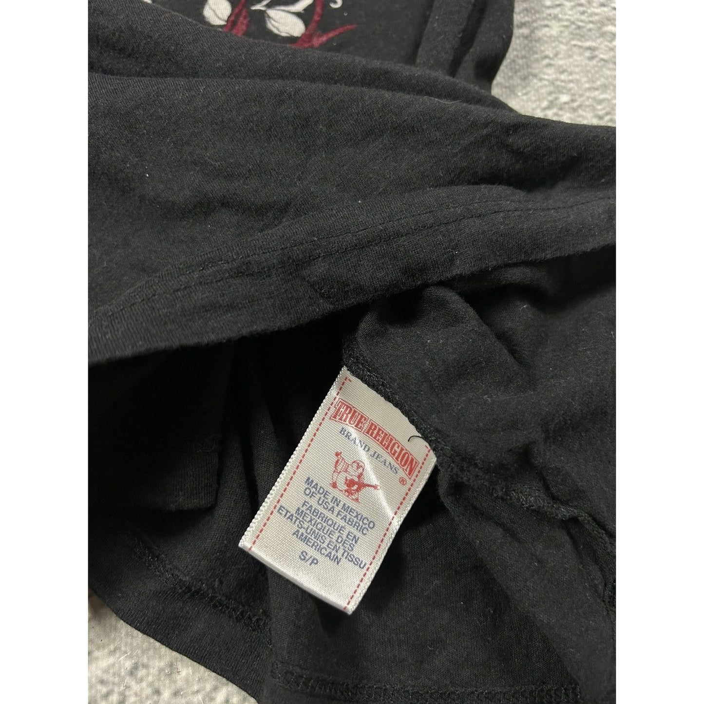 True Religion Rose T-shirt logo Red Black V-Neck cropped