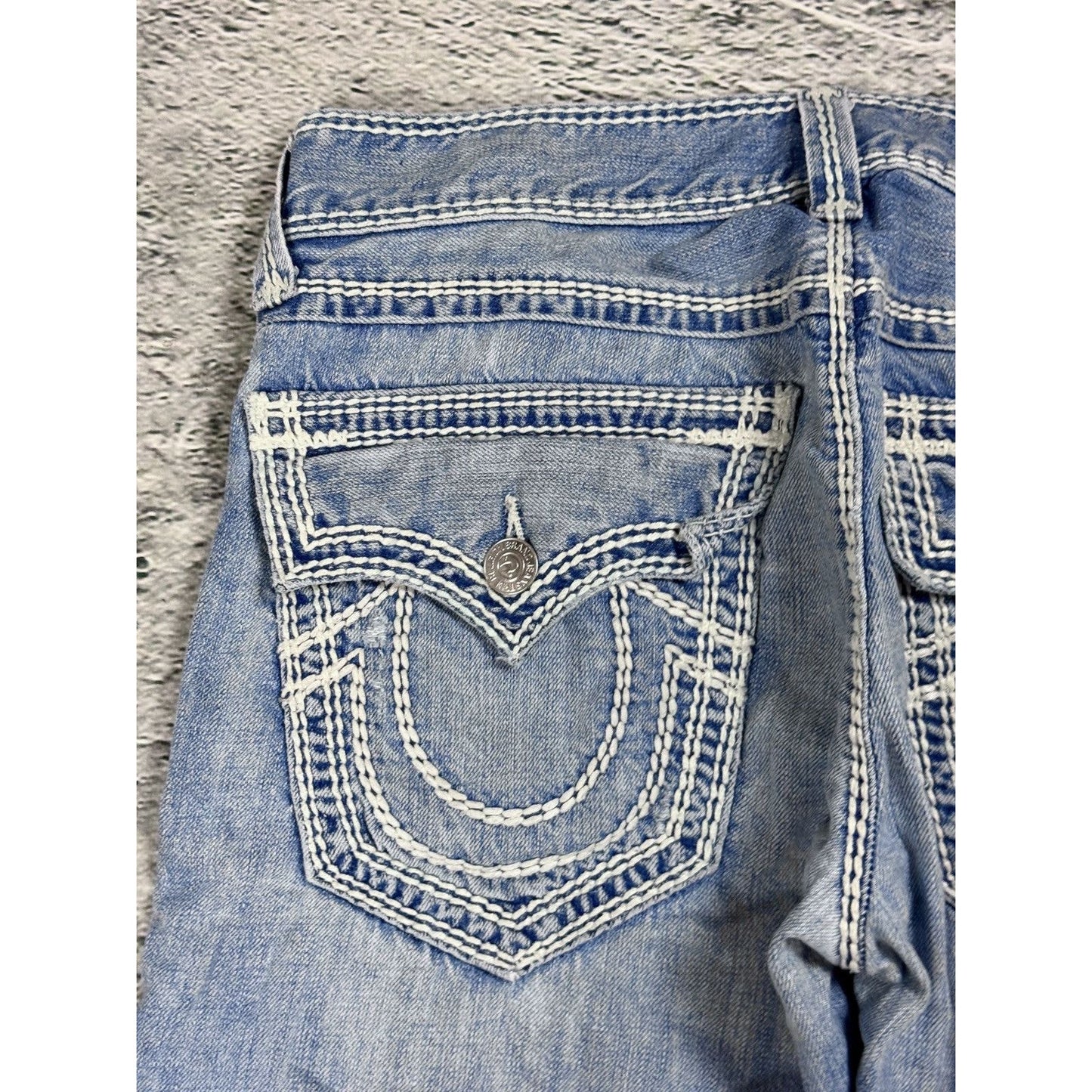 True Religion jeans straight baby blue Mega T white stitch
