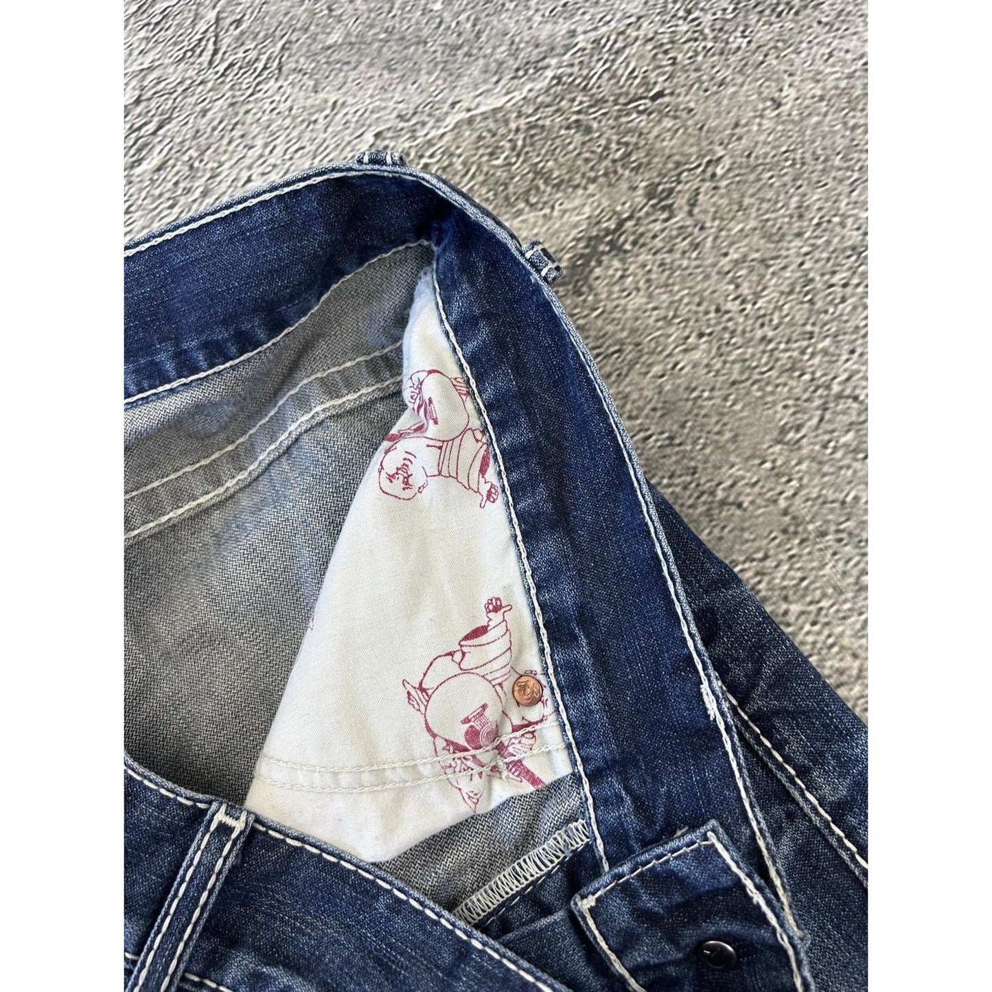 True Religion blue jeans white thick stitching Logan Y2K