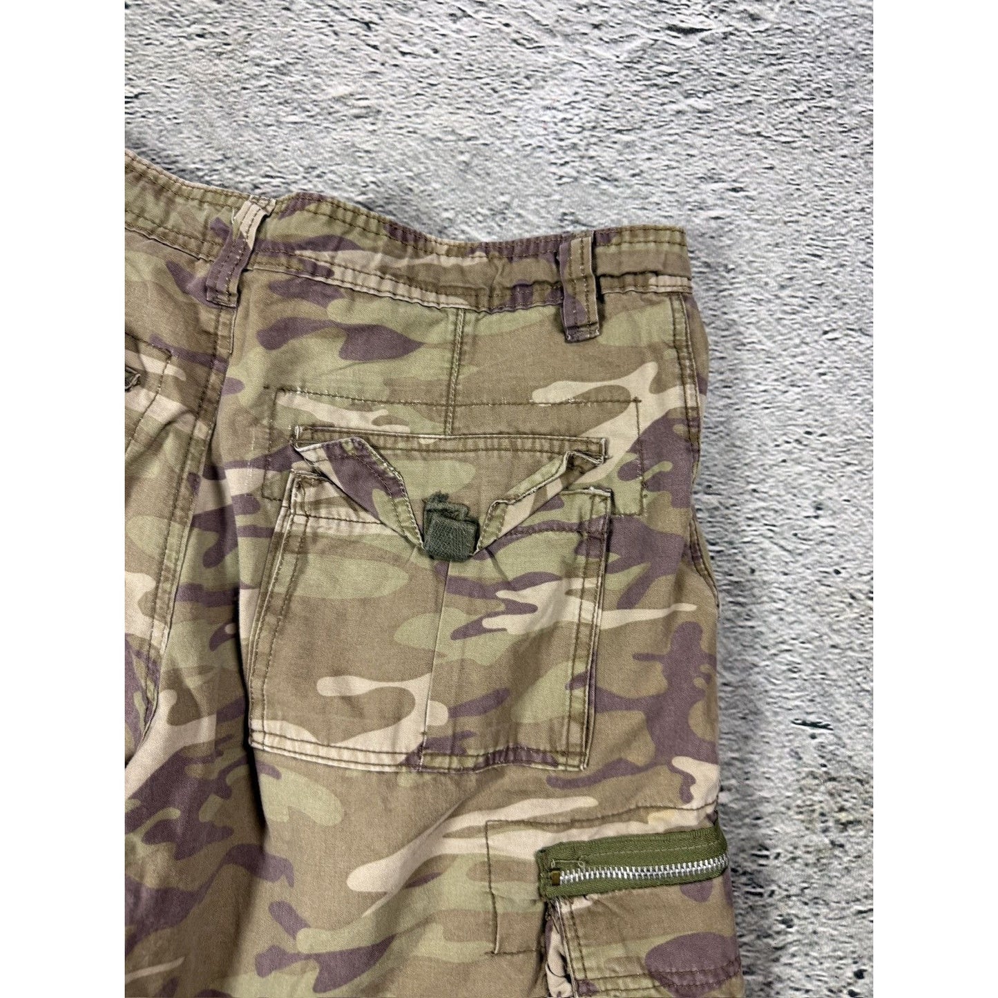 Abercrombie camo shorts jorts y2k