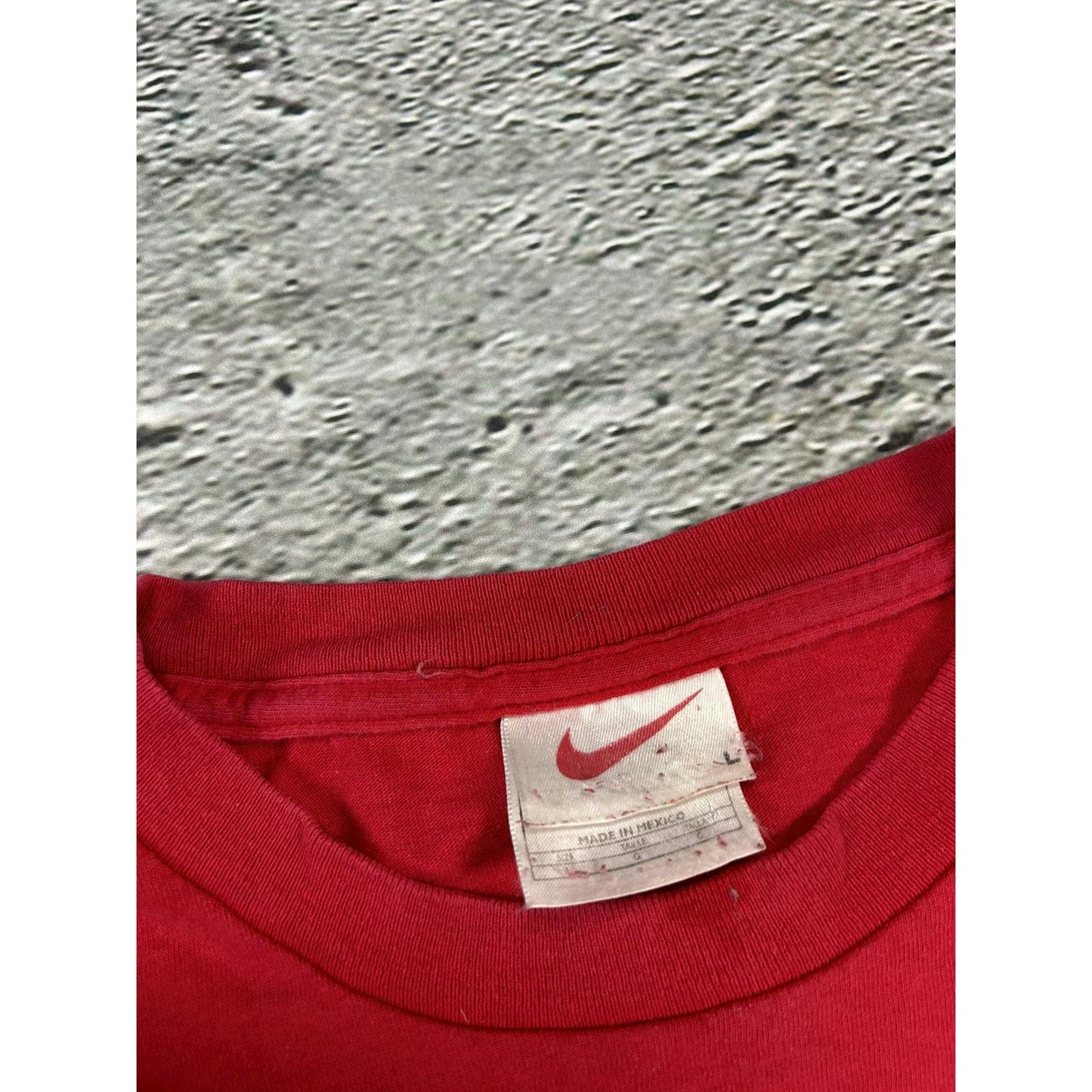 Nike vintage T-shirt 90s red small logo spellout