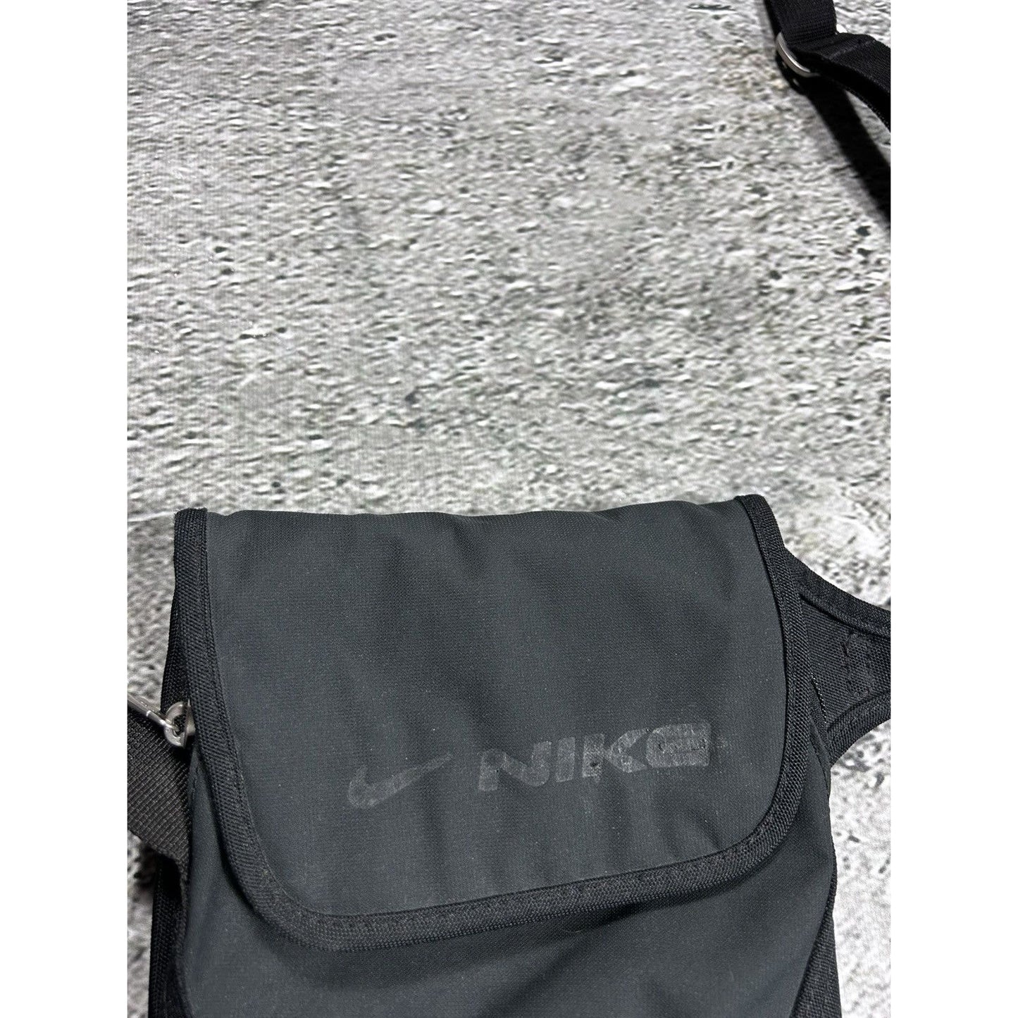 Nike shoulder bag vintage black Y2K TN