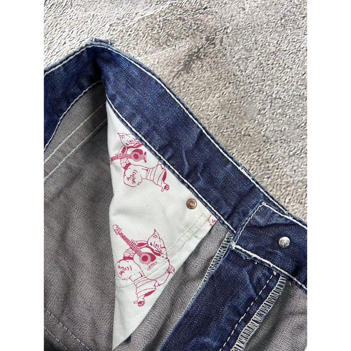 True Religion blue jeans white thick stitching Bobby