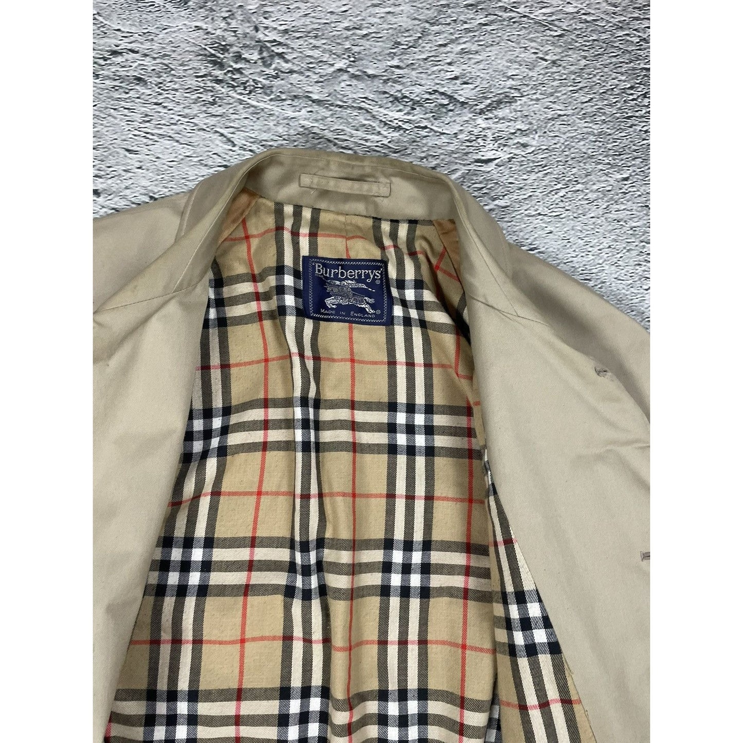 Burberrys trench coat beige wool lining vintage nova check