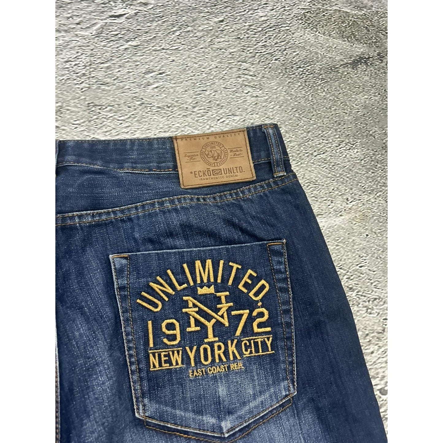 Ecko Unltd vintage jeans big logo New York baggy denim Y2K