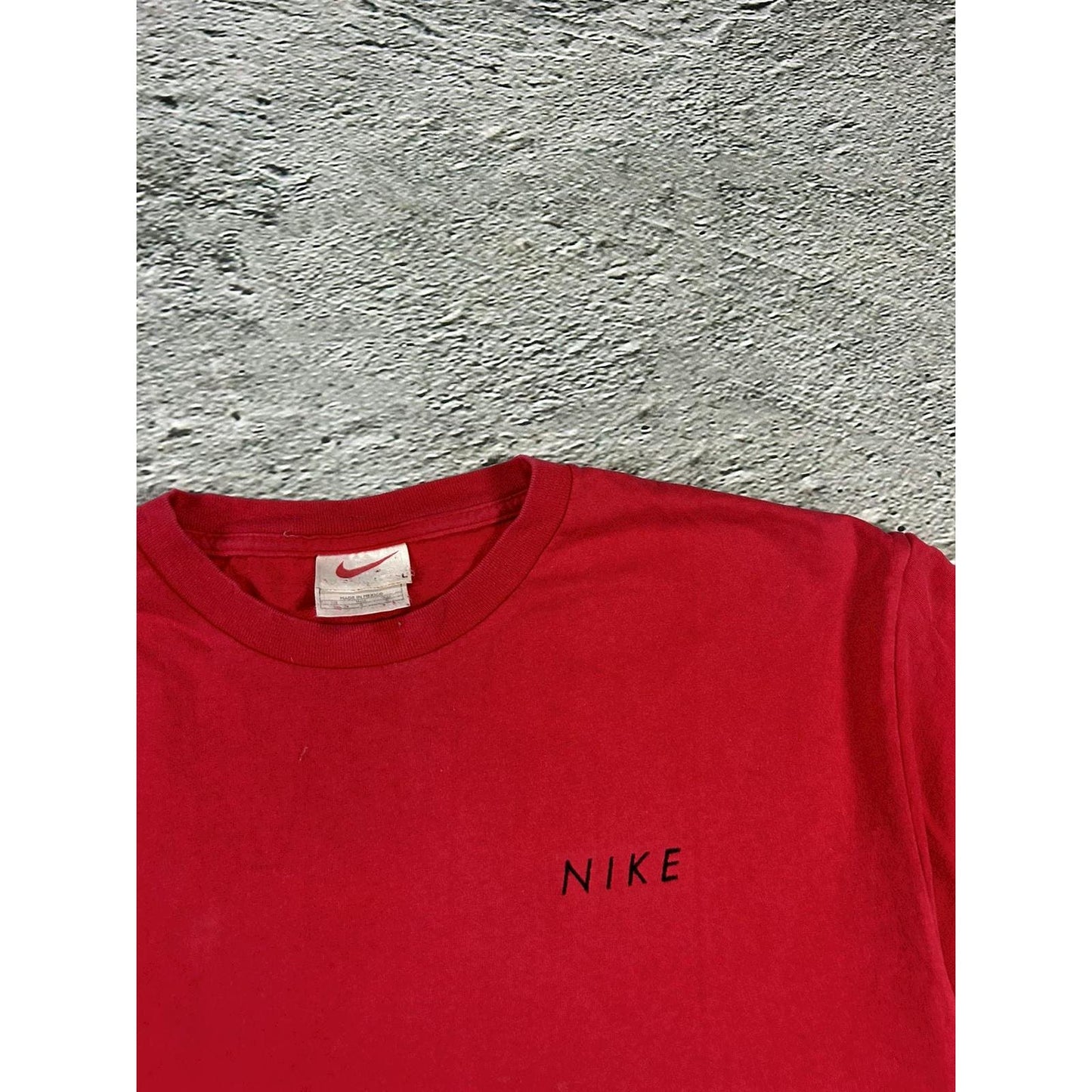 Nike vintage T-shirt 90s red small logo spellout