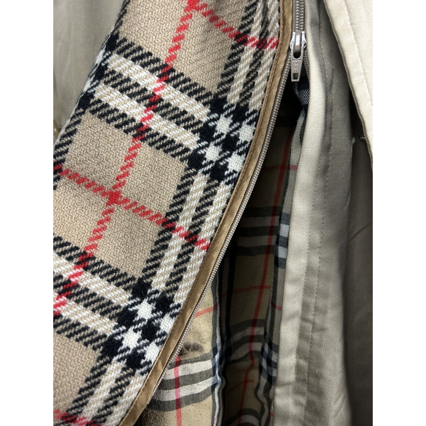 Burberrys trench coat beige wool lining vintage nova check
