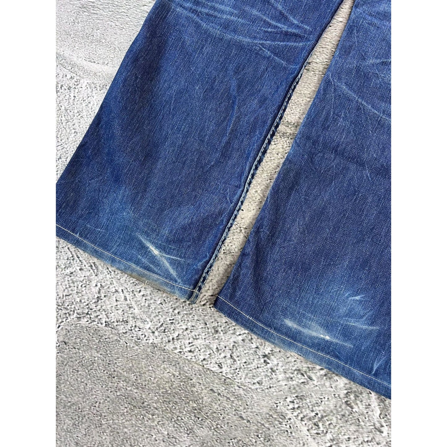 True Religion blue jeans white thick stitching Bobby