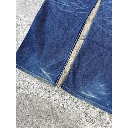 True Religion blue jeans white thick stitching Bobby