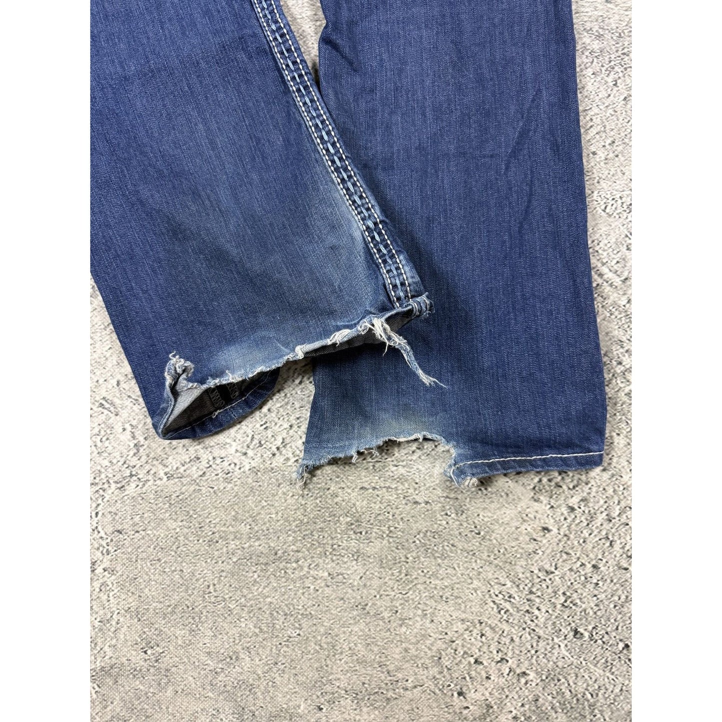 True Religion blue jeans white stitching Y2K bootcut