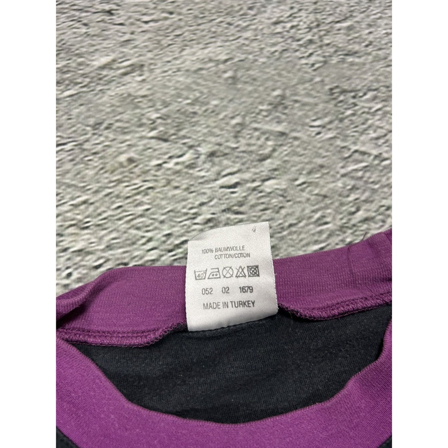 Puma vintage t-shirt 90s purple black big logo