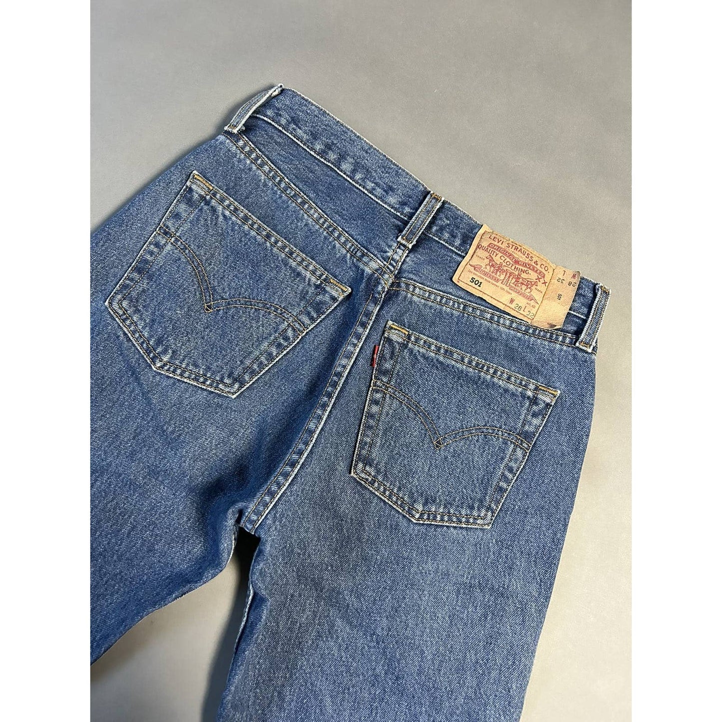 90s Levi’s 501 vintage navy jeans made in USA denim pants