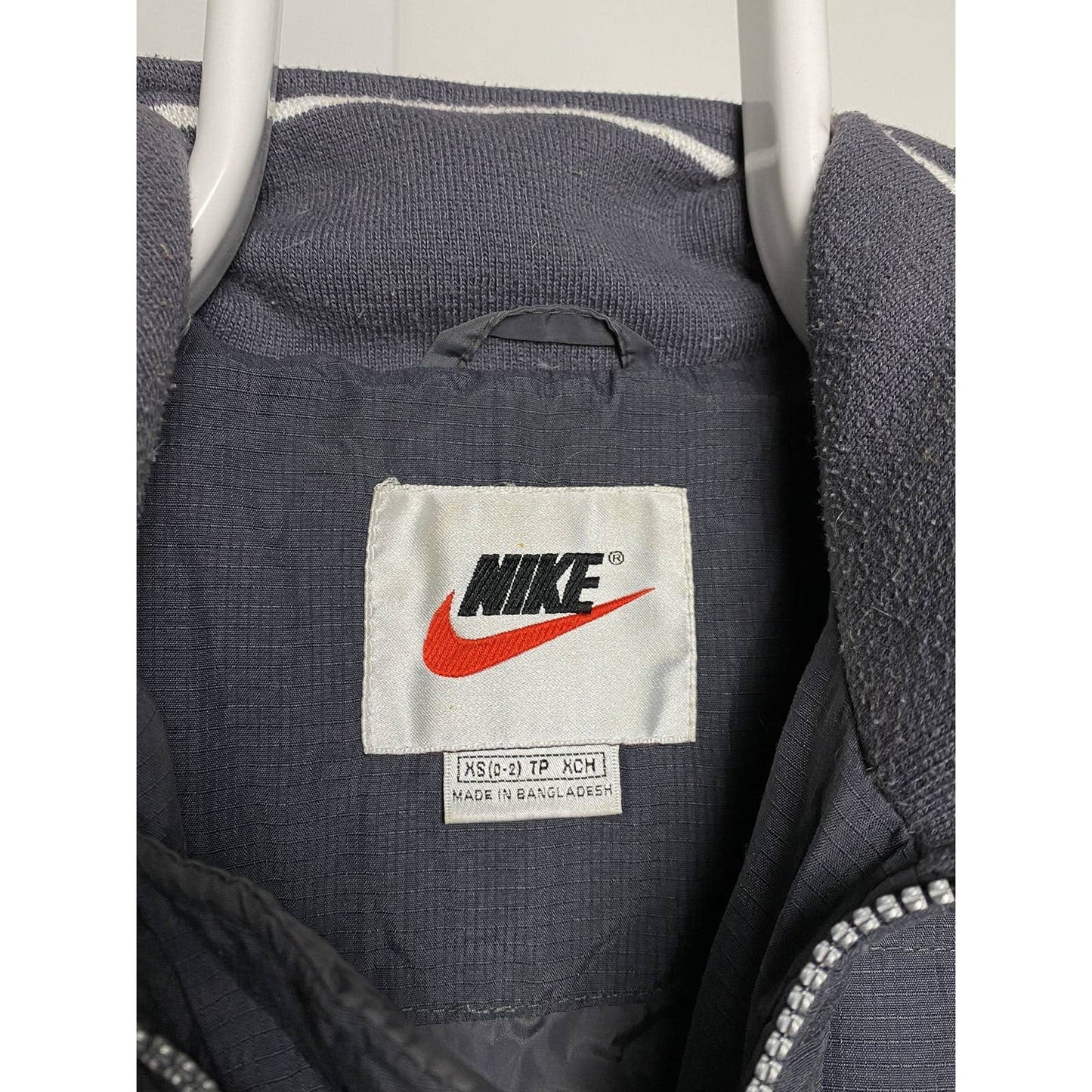 Nike vintage grey puffer jacket small swoosh logo 2000s