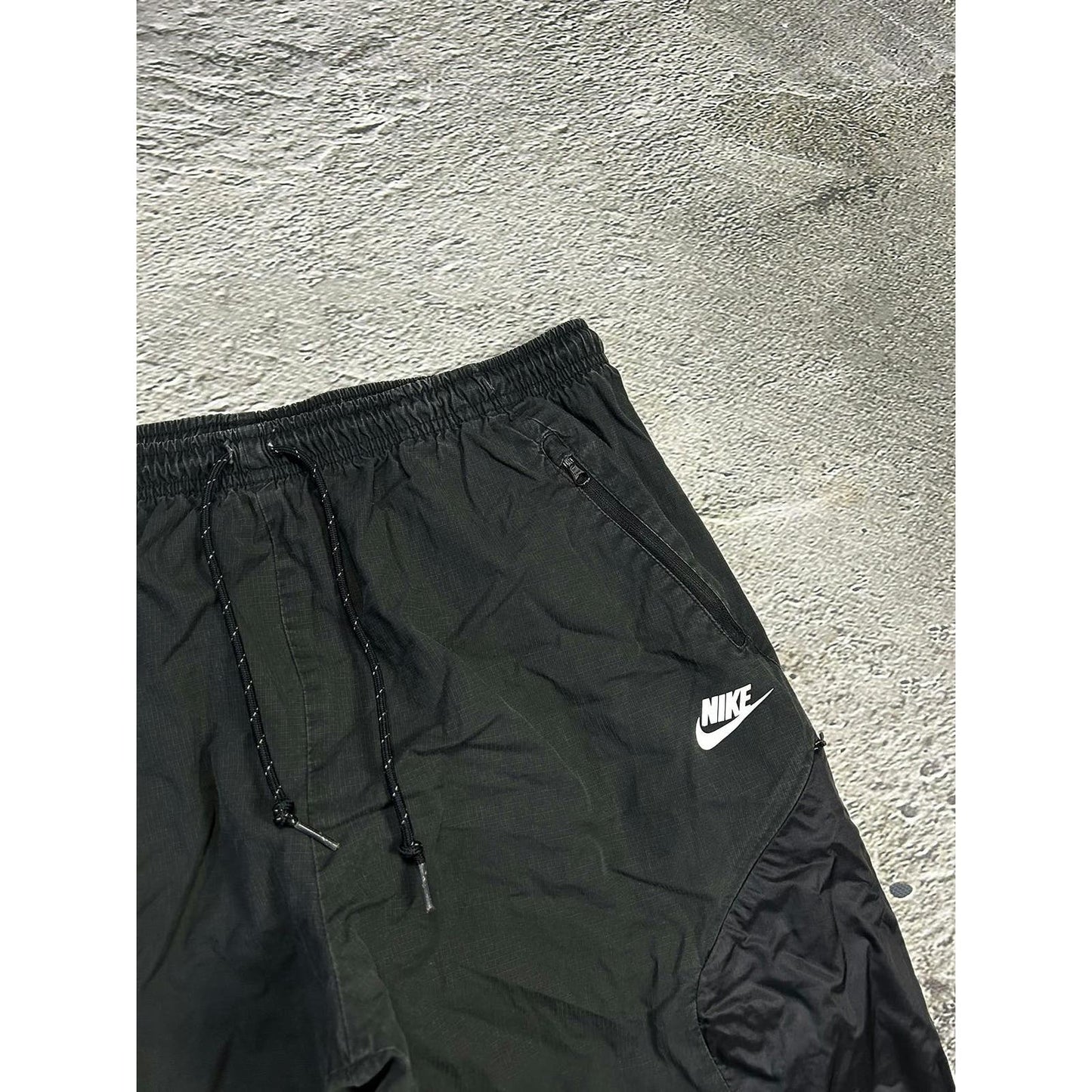 Nike vintage black parachute pants 2000s cargo drill Y2K