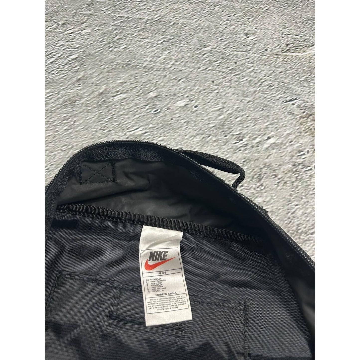 Nike sling bag vintage black Y2K