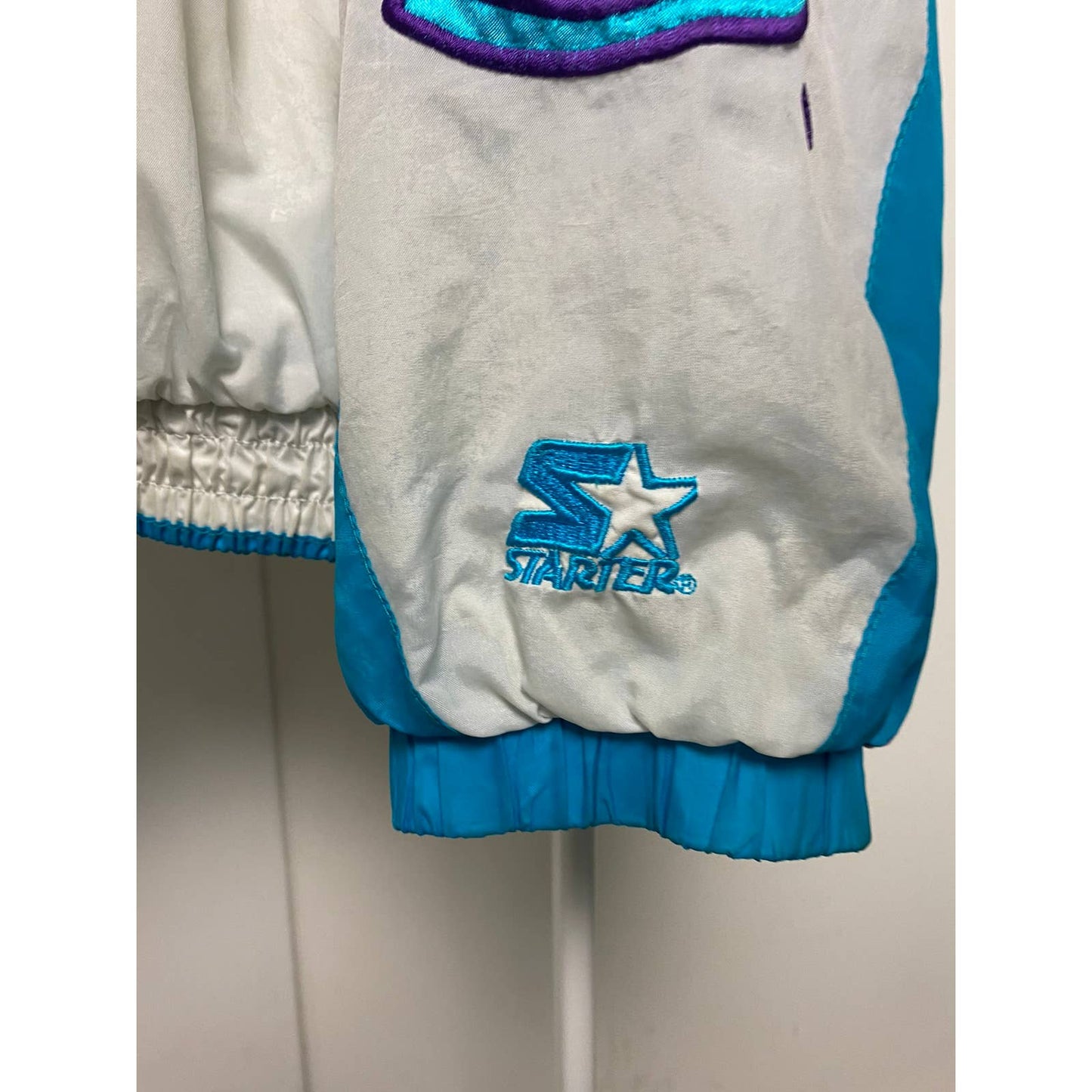 Charlotte Hornets Vintage big logo starter white jacket