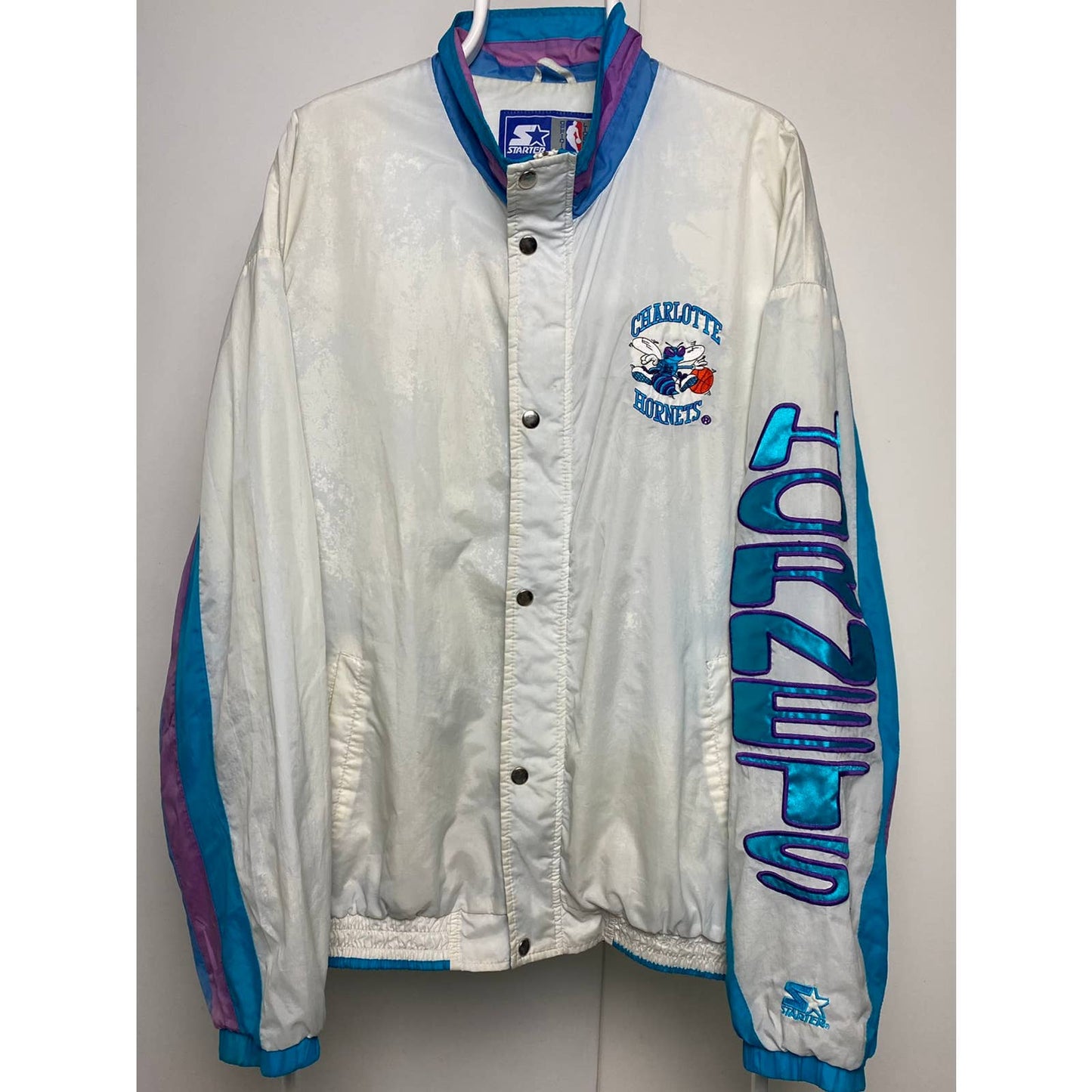 Charlotte Hornets Vintage big logo starter white jacket